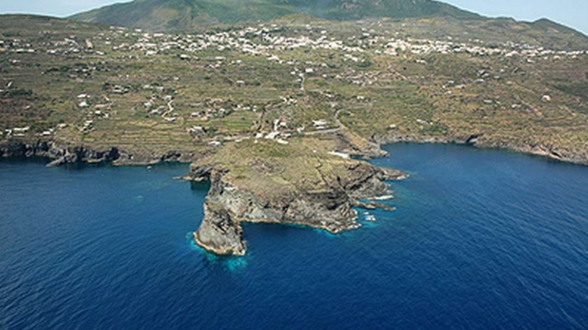 Immagine di Pantelleria, l'isola della vita senza coronavirus. Ma prudente