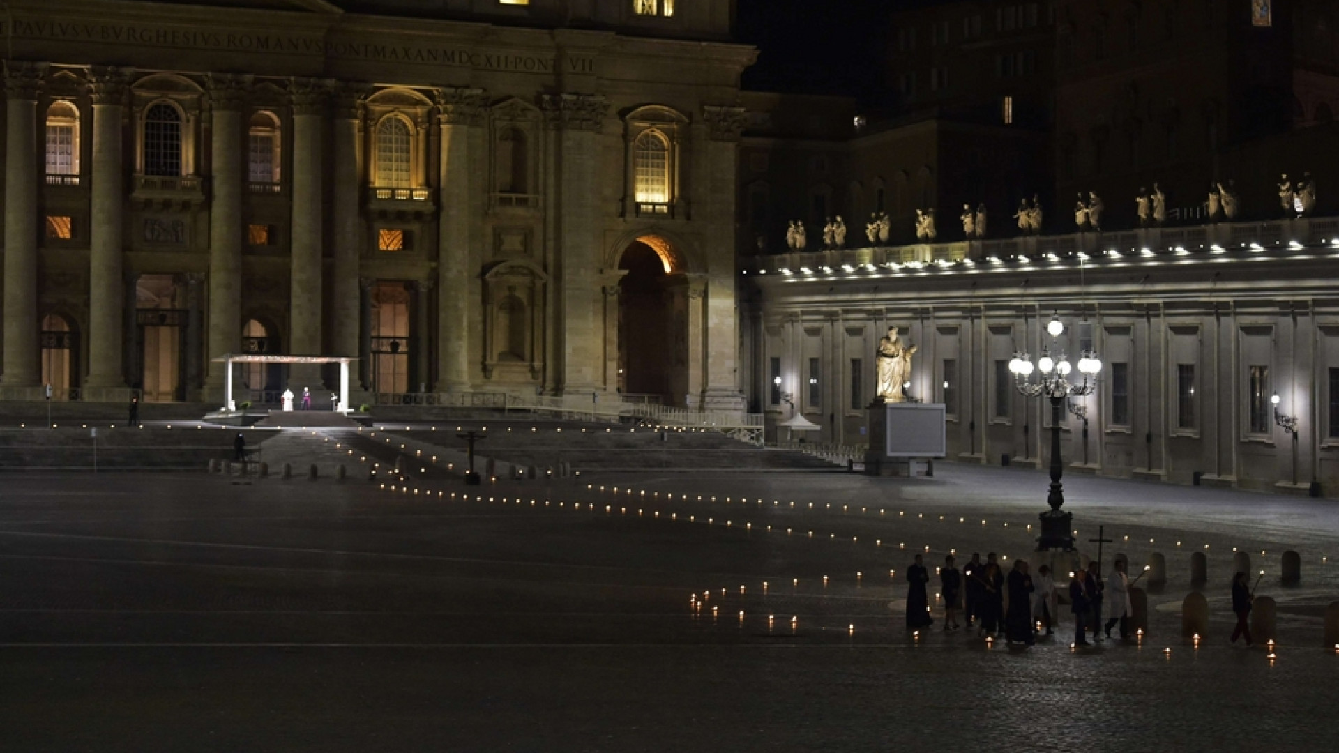 Immagine di La Via Crucis con il Papa: in silenzio sui dolori del mondo