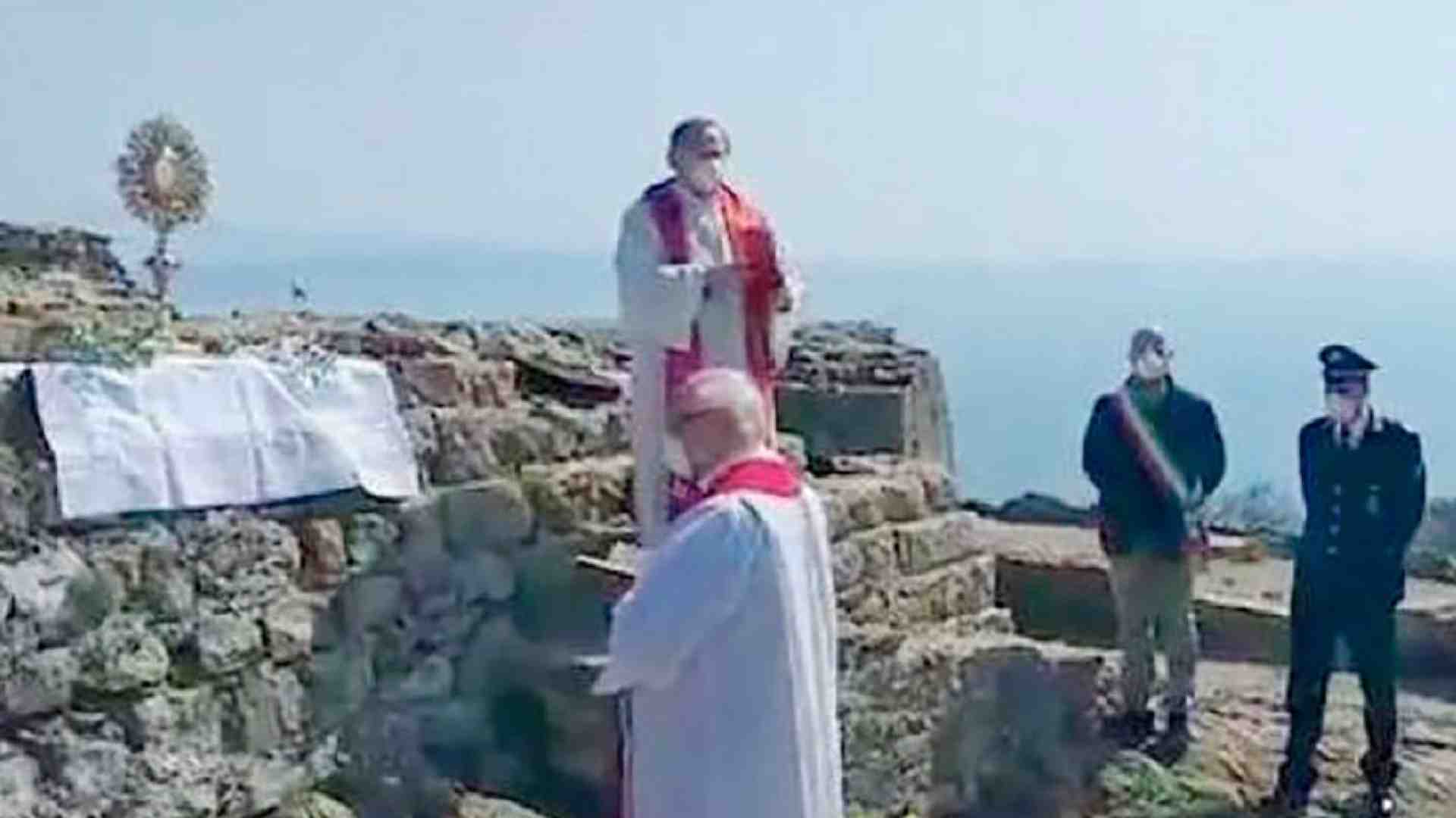 Immagine di Manerba del Garda. Dalla Rocca la benedizione degli ulivi e della comunità valtenesina