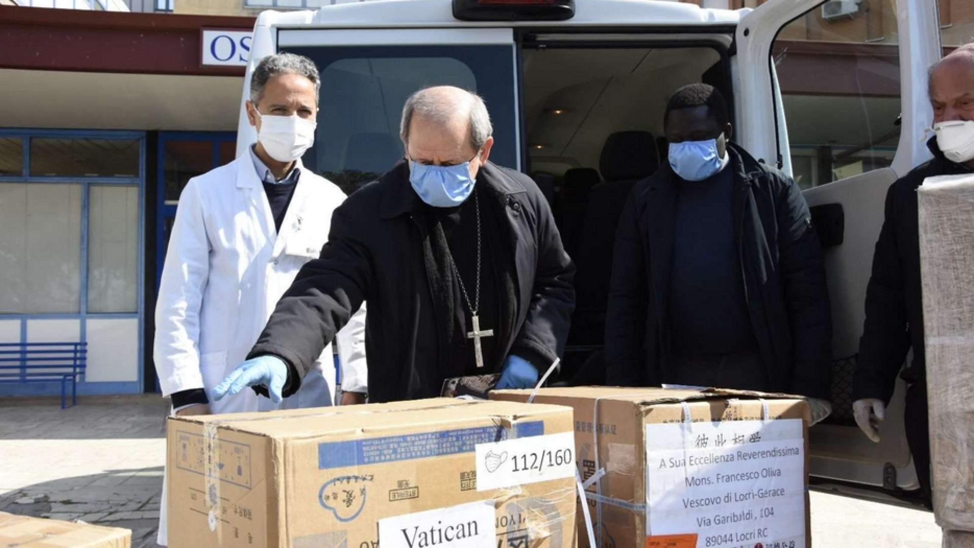 Immagine di I doni del Papa agli ospedali di Locri, Napoli e Albano