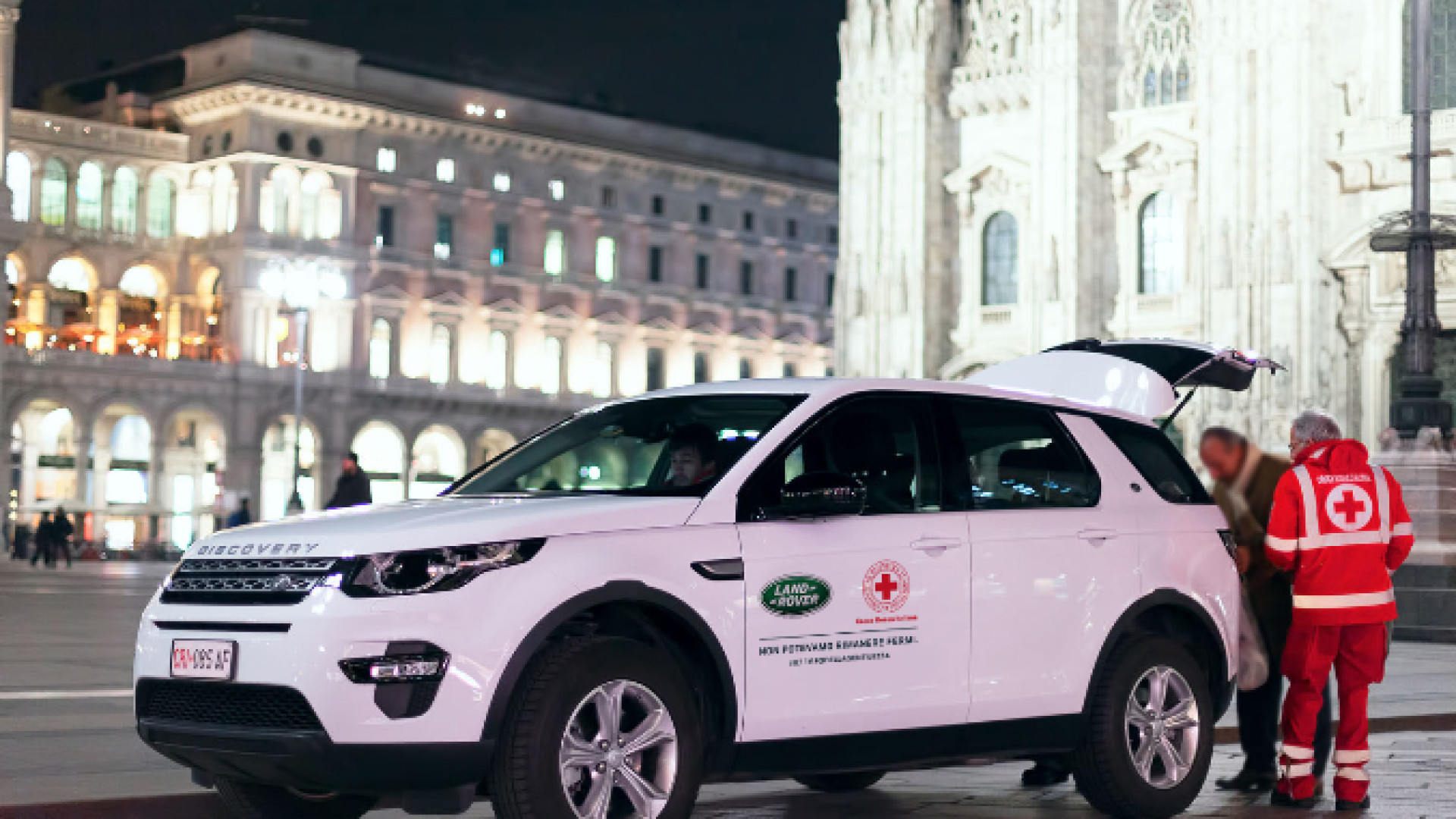 Immagine di Land Rover mette in moto i droni della Croce Rossa