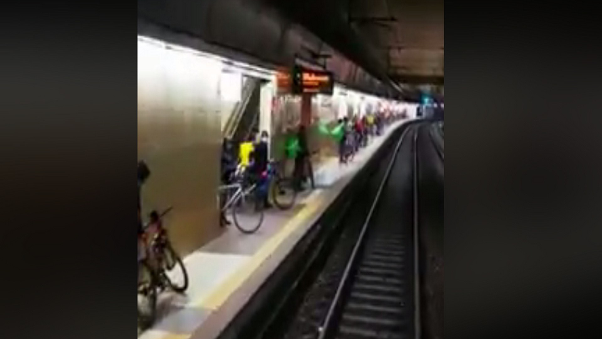 Immagine di I rider: «Al lavoro senza sicurezza». Interviene il Comune di Milano