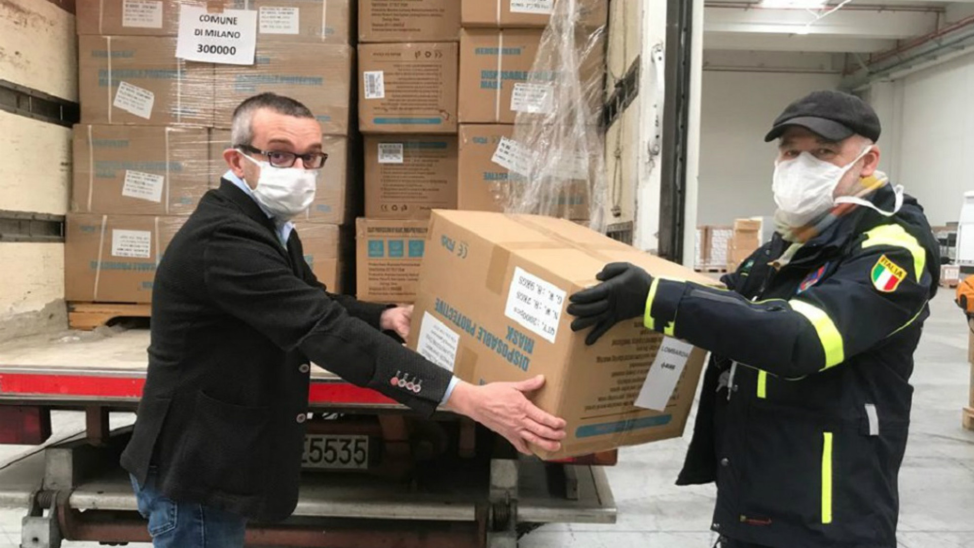 Immagine di Dalla Regione Lombardia arrivate 120.000 mascherine