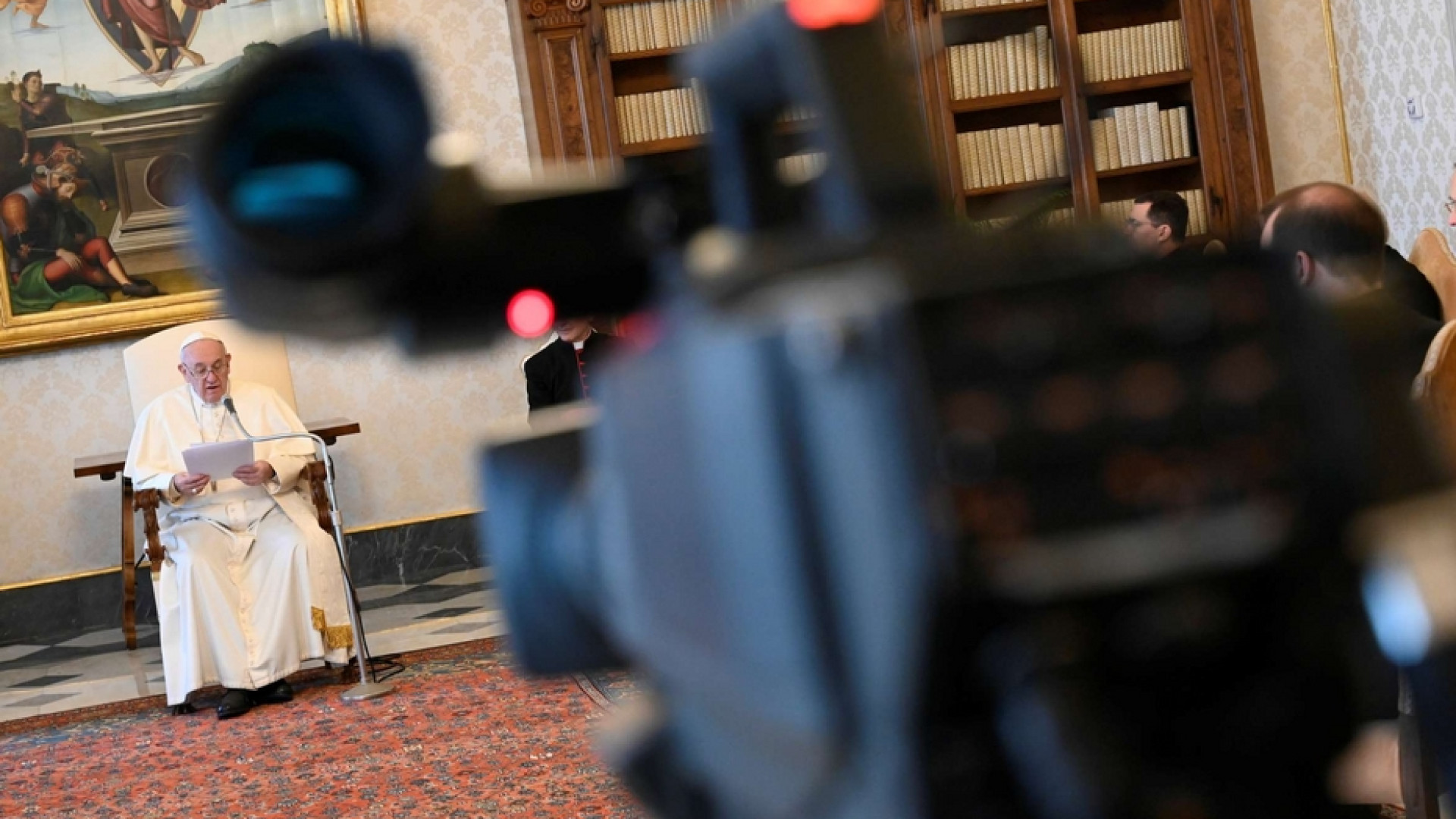 Immagine di Papa: servono gesti di bene concreto per portare tenerezza