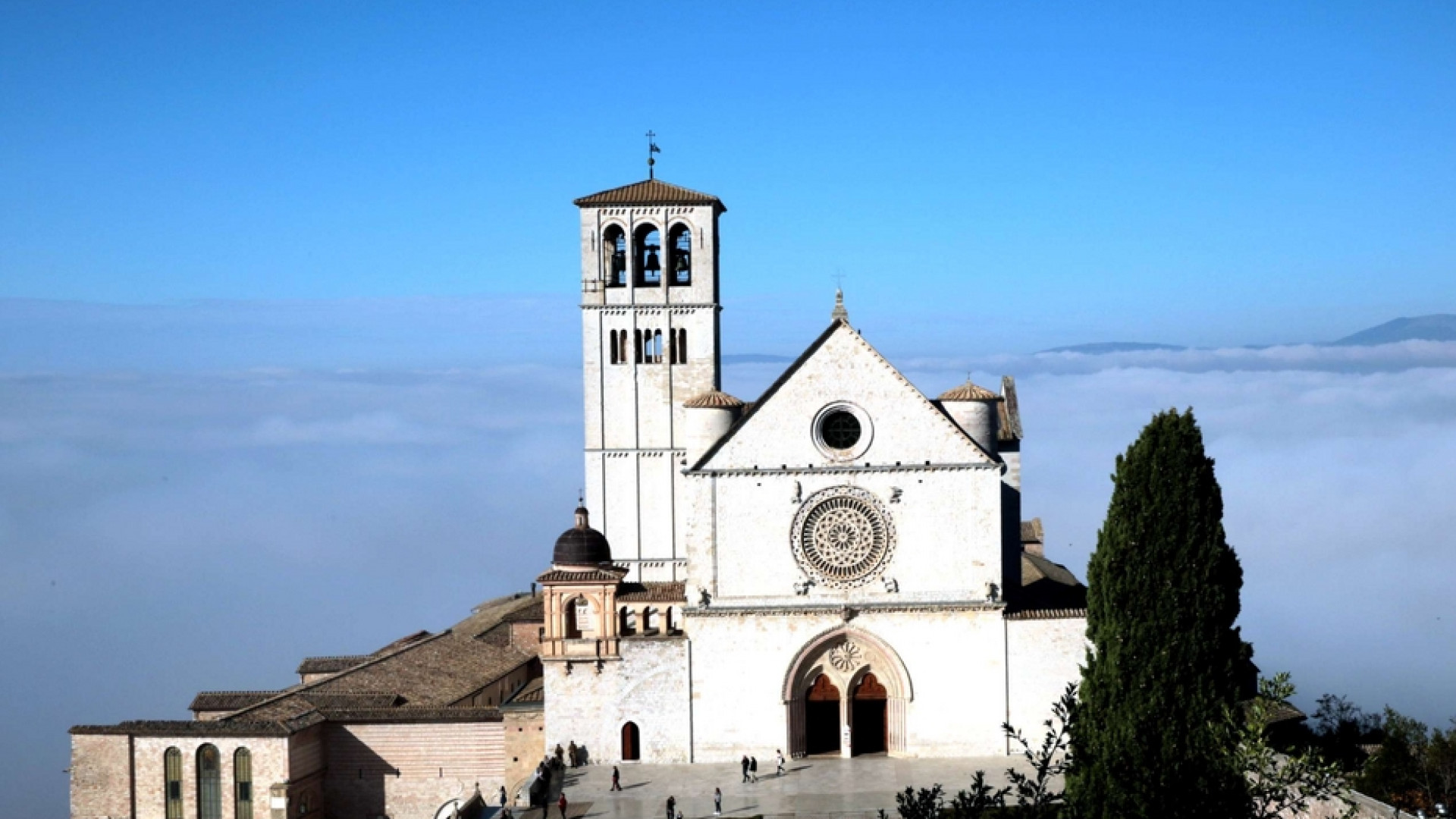 Immagine di Assisi, il Sacro Convento scommette su fra' Sole