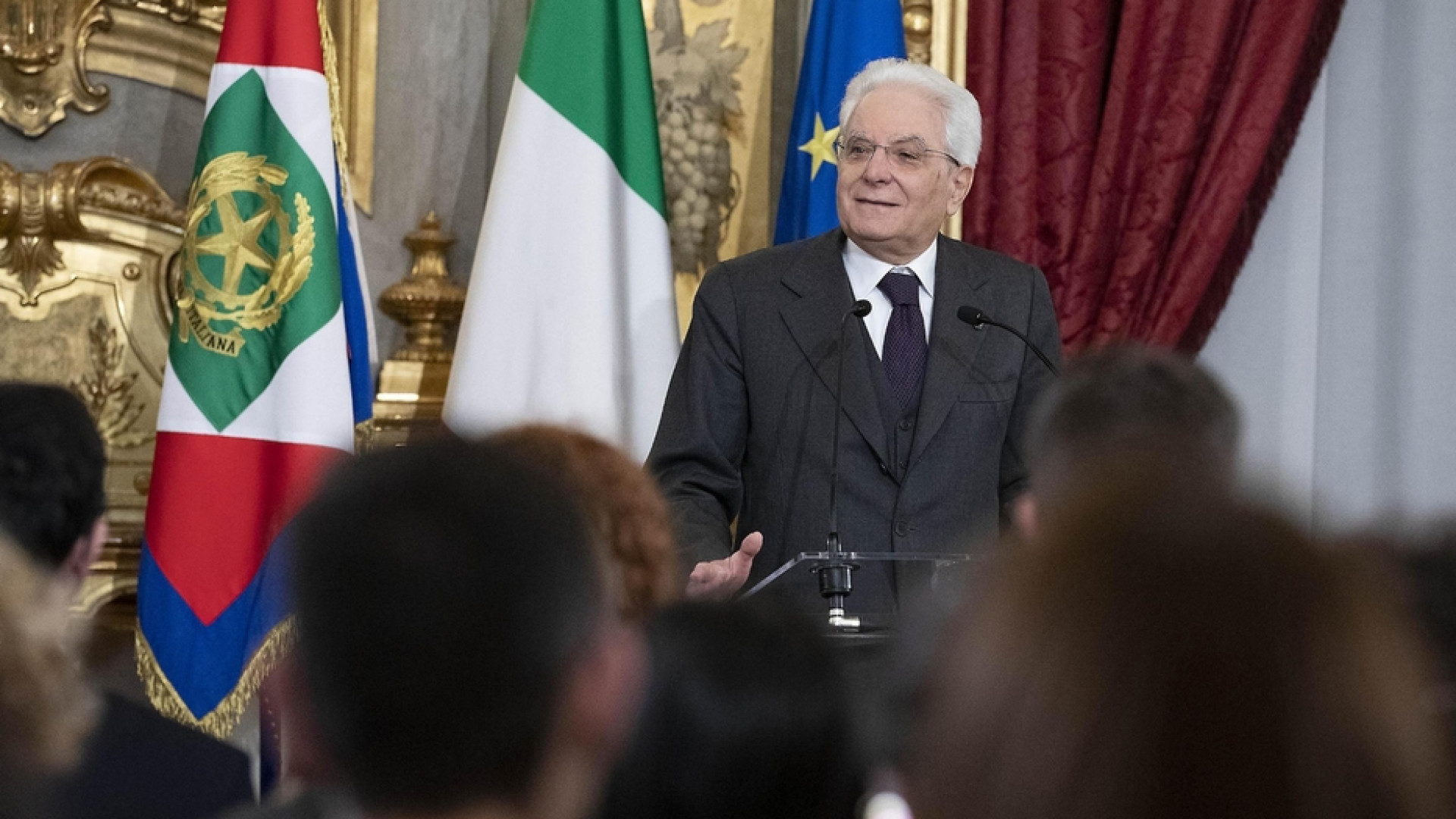 Immagine di Mattarella premia 25 Alfieri della Repubblica (2 bambine di 9 anni)