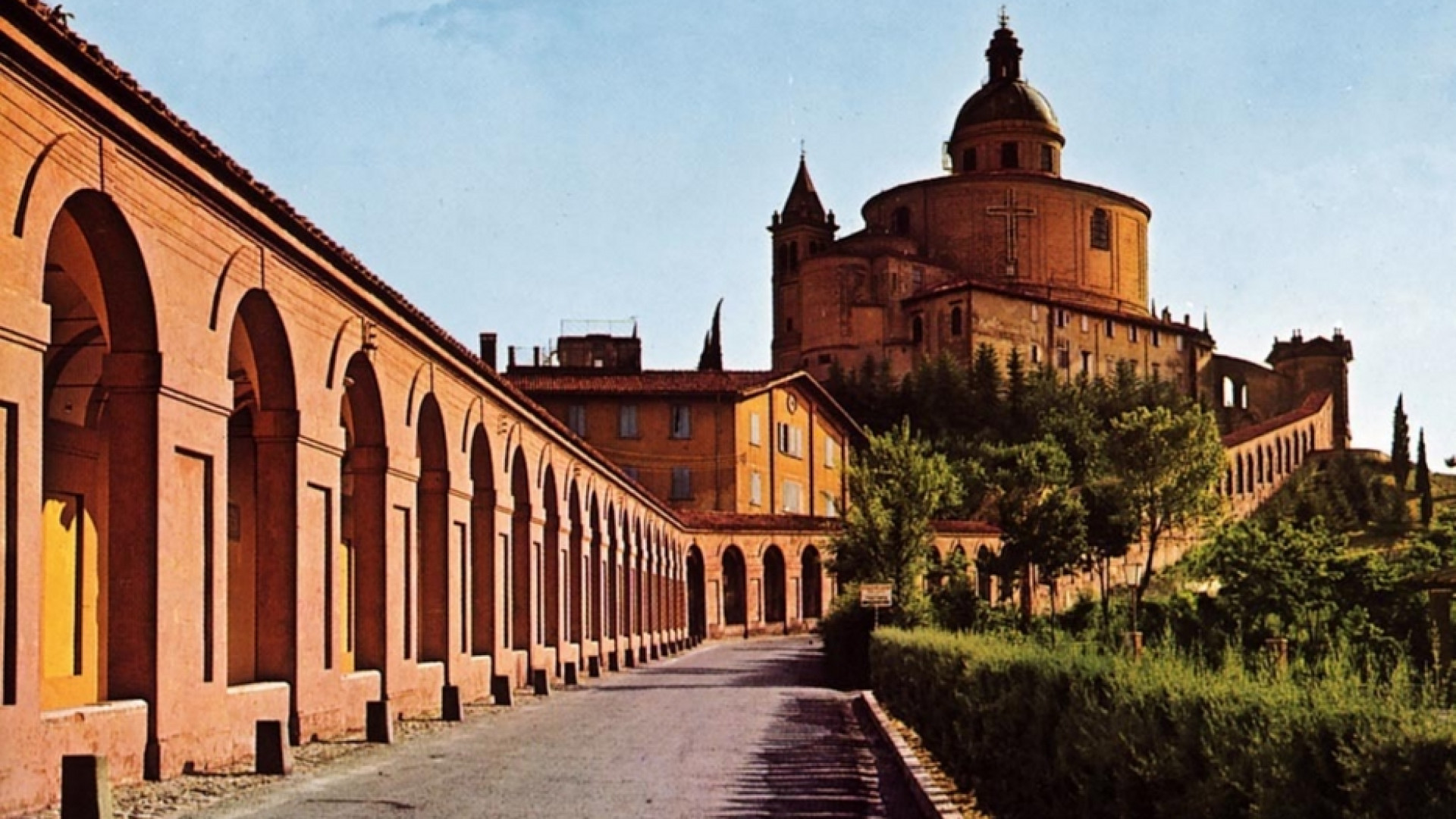 Immagine di Rosario dalla Madonna di San Luca cuore orante della Chiesa bolognese