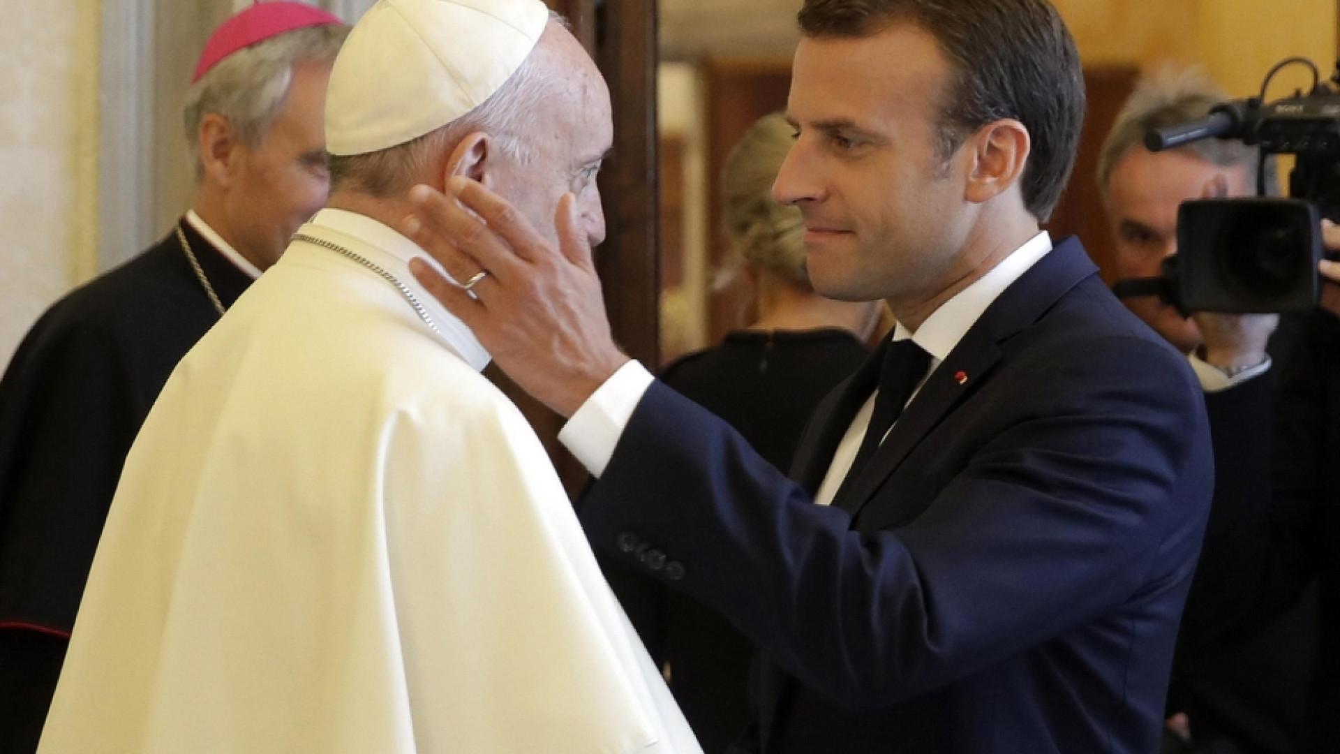 Immagine di Il Papa e Macron: annullare il debito dei Paesi più poveri