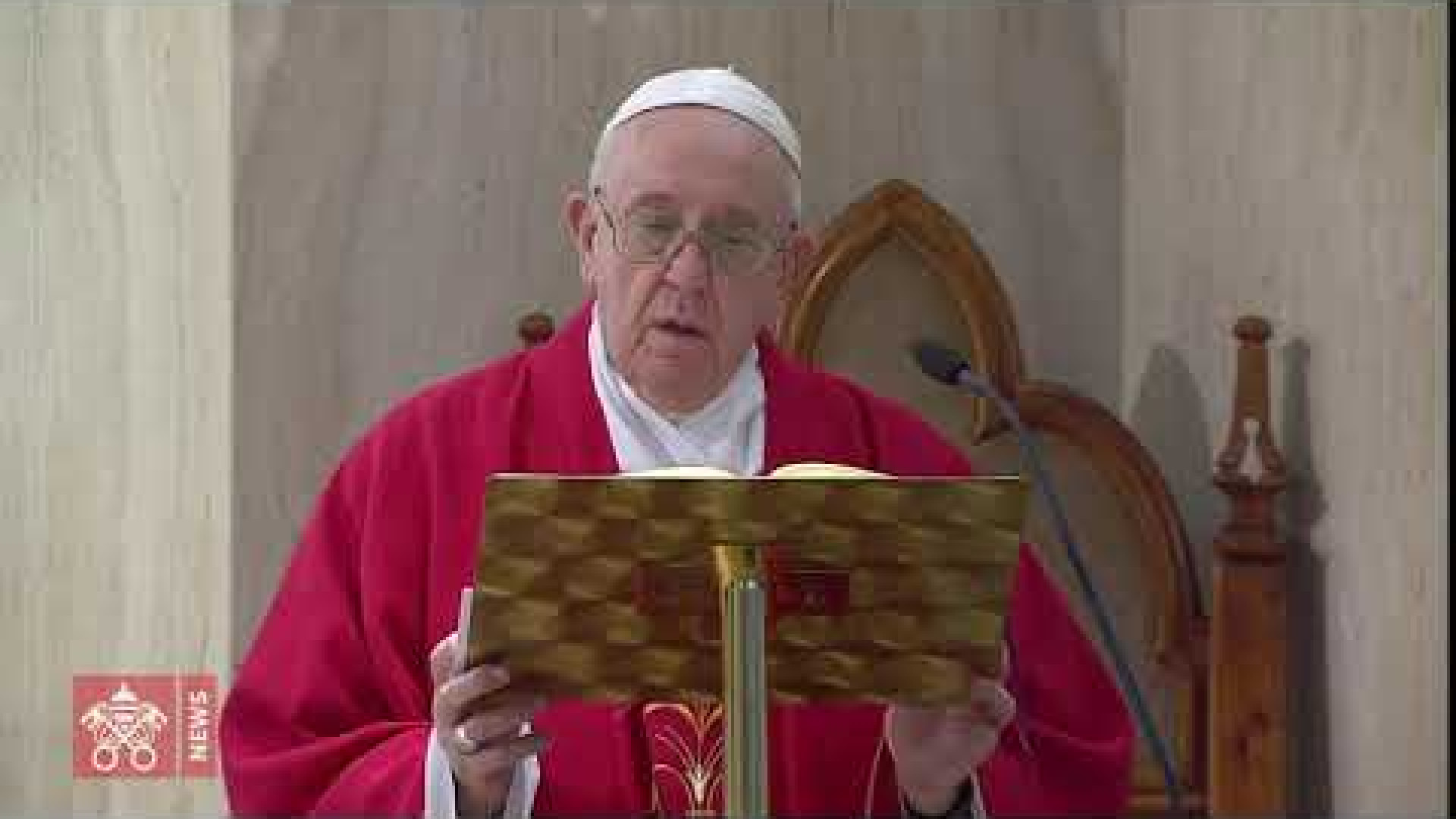 Immagine di Il Papa prega per quanti svolgono servizi funebri.