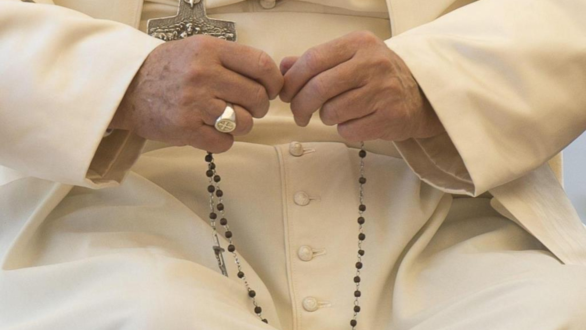 Immagine di Papa: recitate il rosario a maggio in famiglia