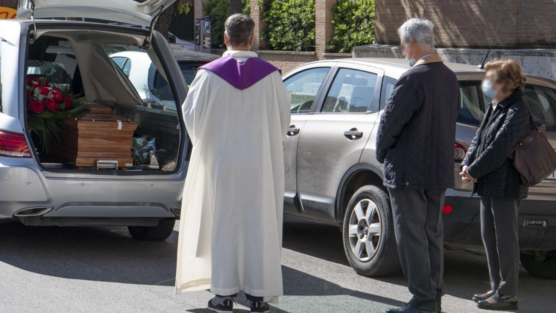 Immagine di La Cei ai parroci: ecco le indicazioni per celebrare i funerali