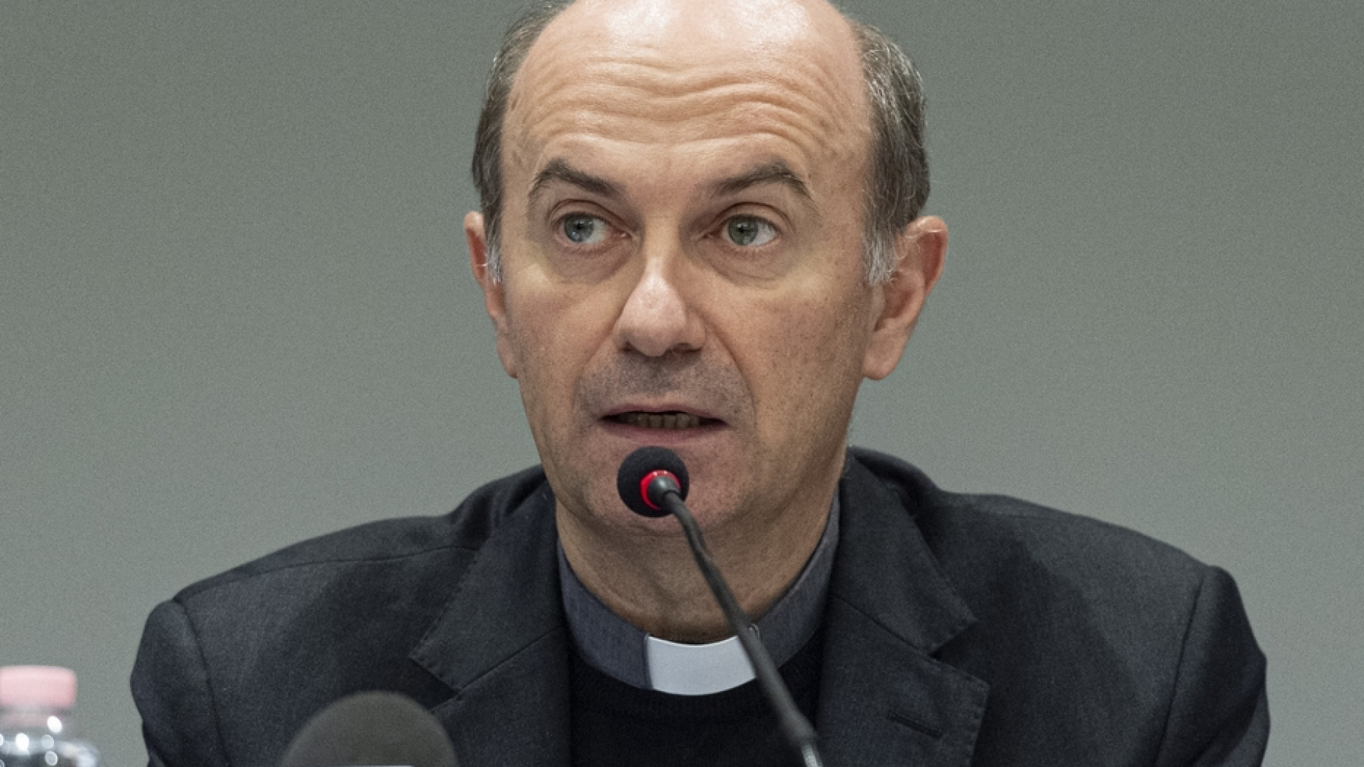 Immagine di Monsignor Russo: preservare la salute delle persone è un interesse primario