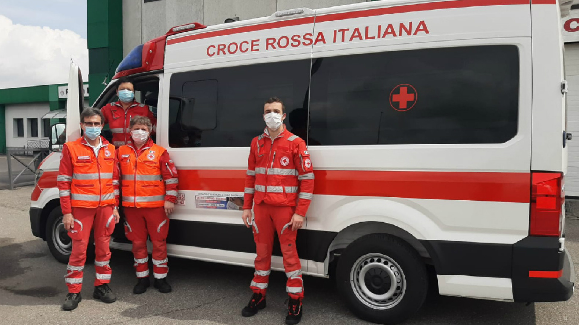 Immagine di “Uniti per la provincia di Cremona”, consegnata ambulanza alla Croce Rossa di Crema