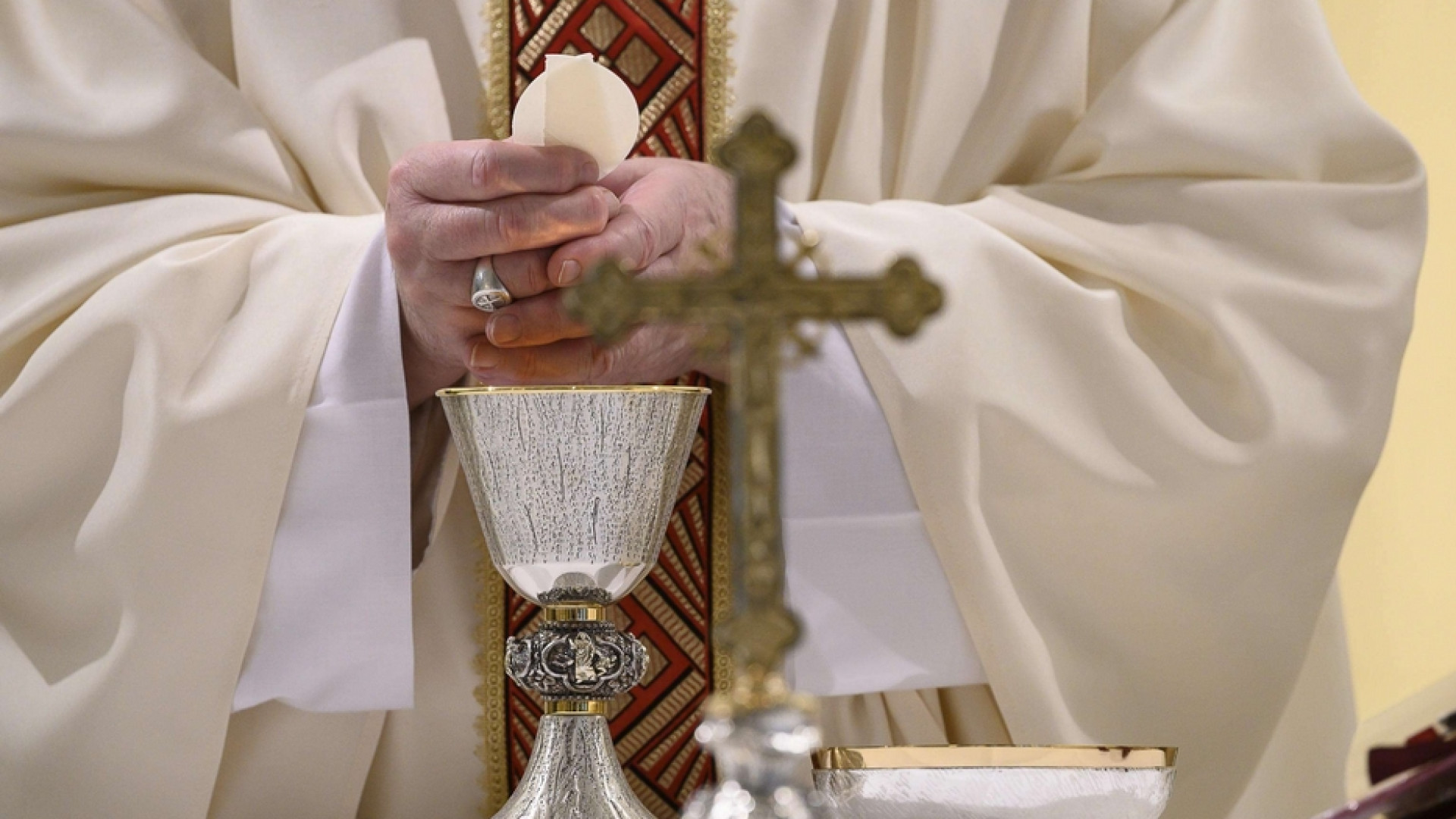 Immagine di Le Messe del Papa e dei vescovi in diretta tv e social domenica 3 maggio