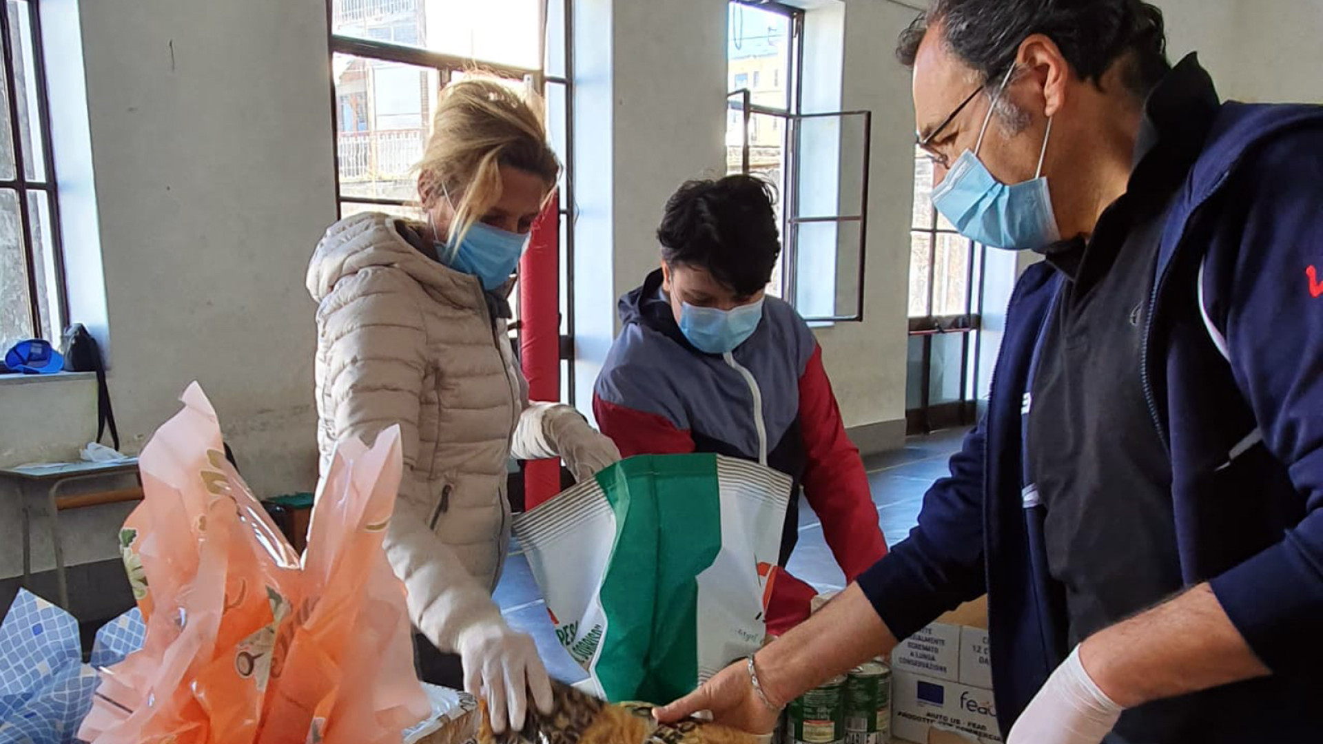 Immagine di Il Santuario di Pompei non si ferma: aiuti a centinaia di ragazzi