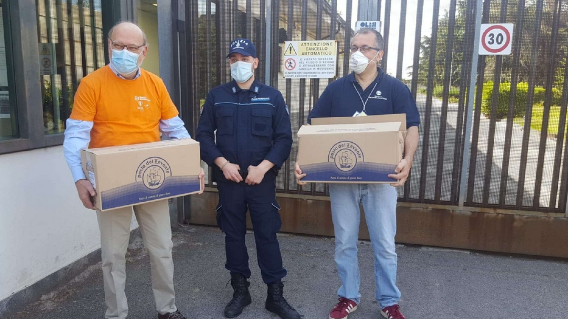 Immagine di Una colletta dei detenuti del carcere di Opera per le famiglie
