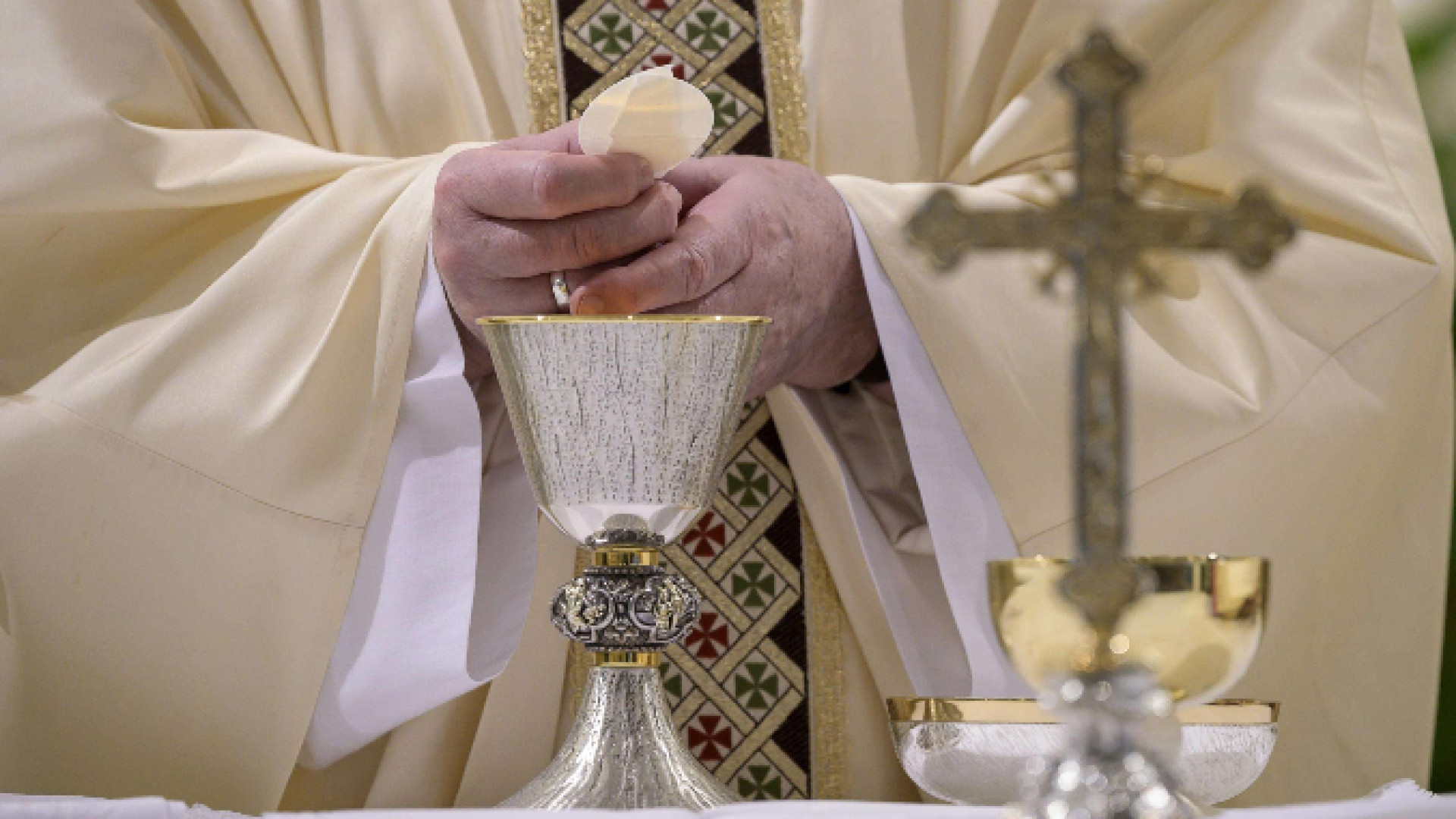 Immagine di Le Messe del Papa e dei vescovi in diretta tv e social domenica 10 maggio