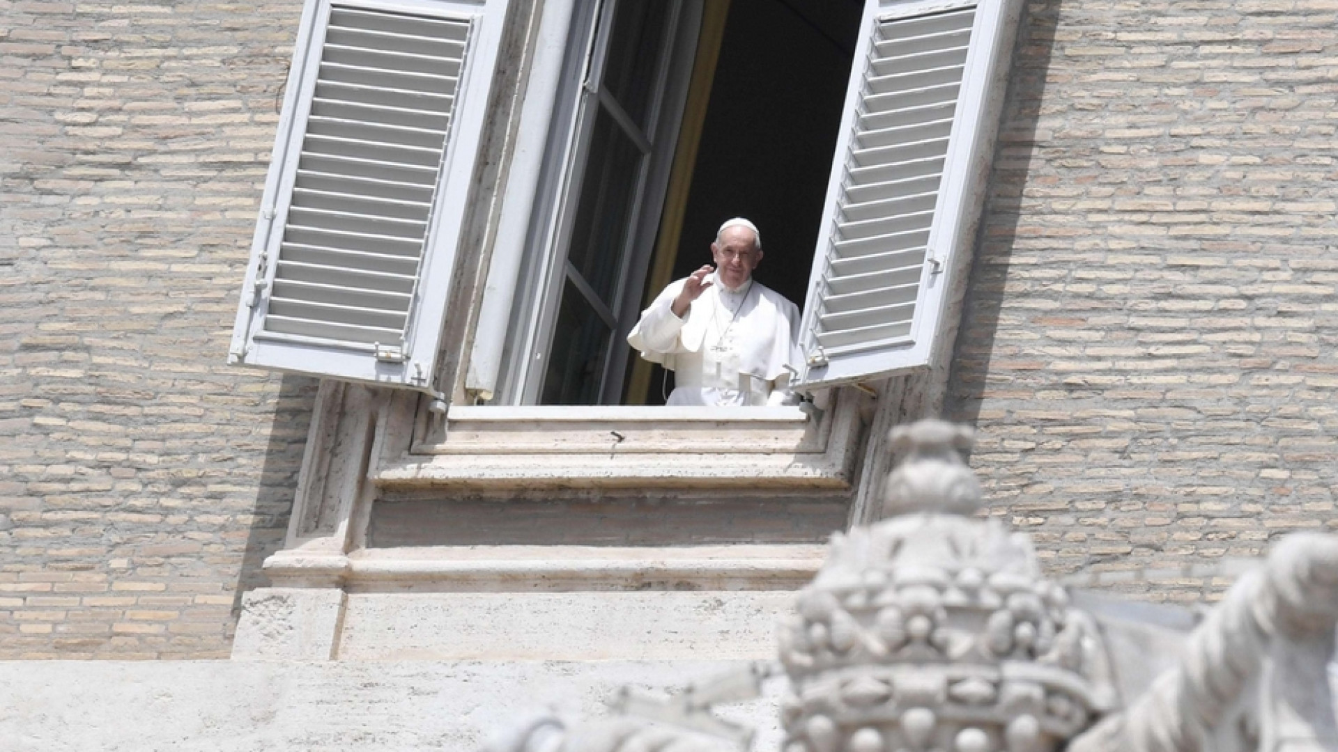 Immagine di Papa Francesco: i governi europei collaborino per affrontare la pandemia