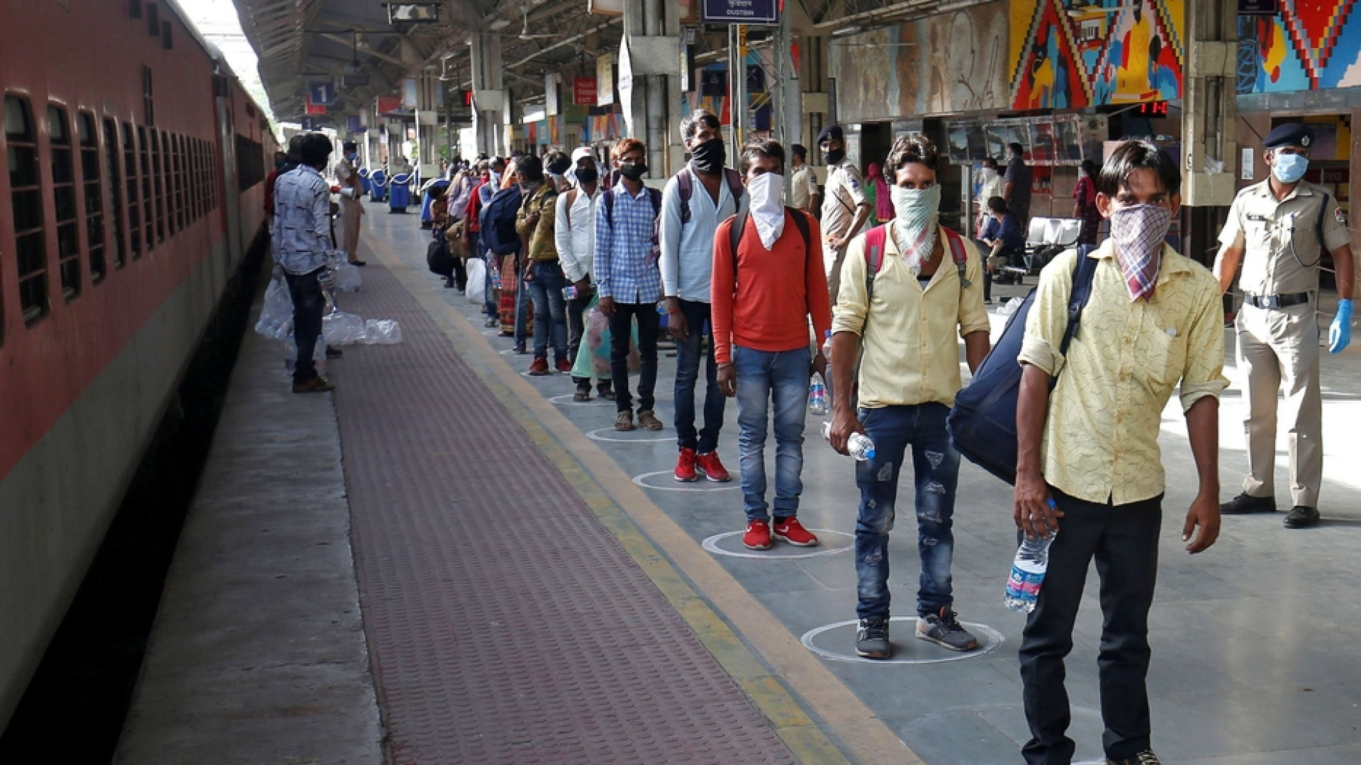Immagine di In India con il virus ora si cancellano i diritti dei lavoratori