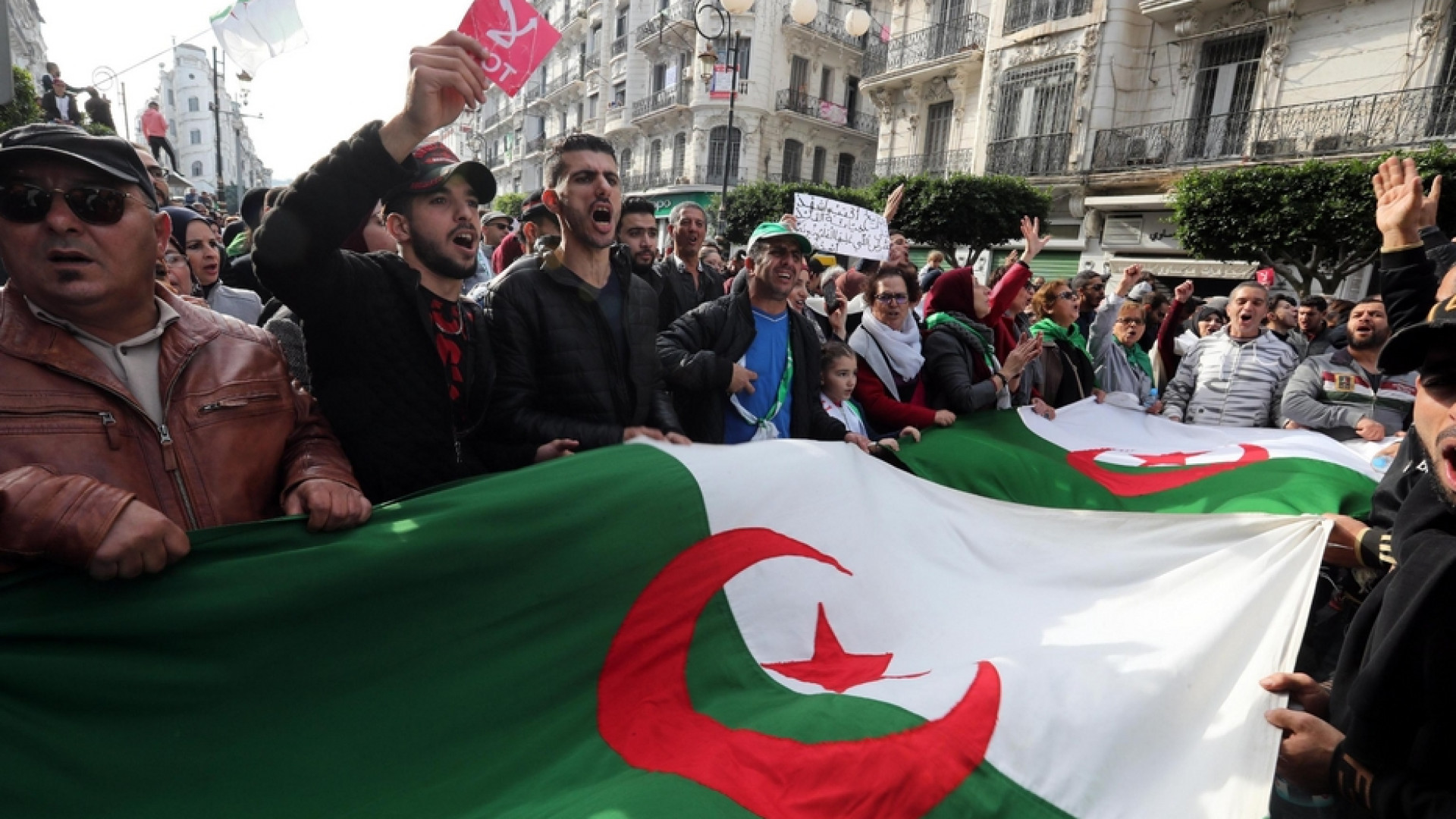 Immagine di In Algeria la politica resta in lockdown: bavaglio alle opposizioni e ai media