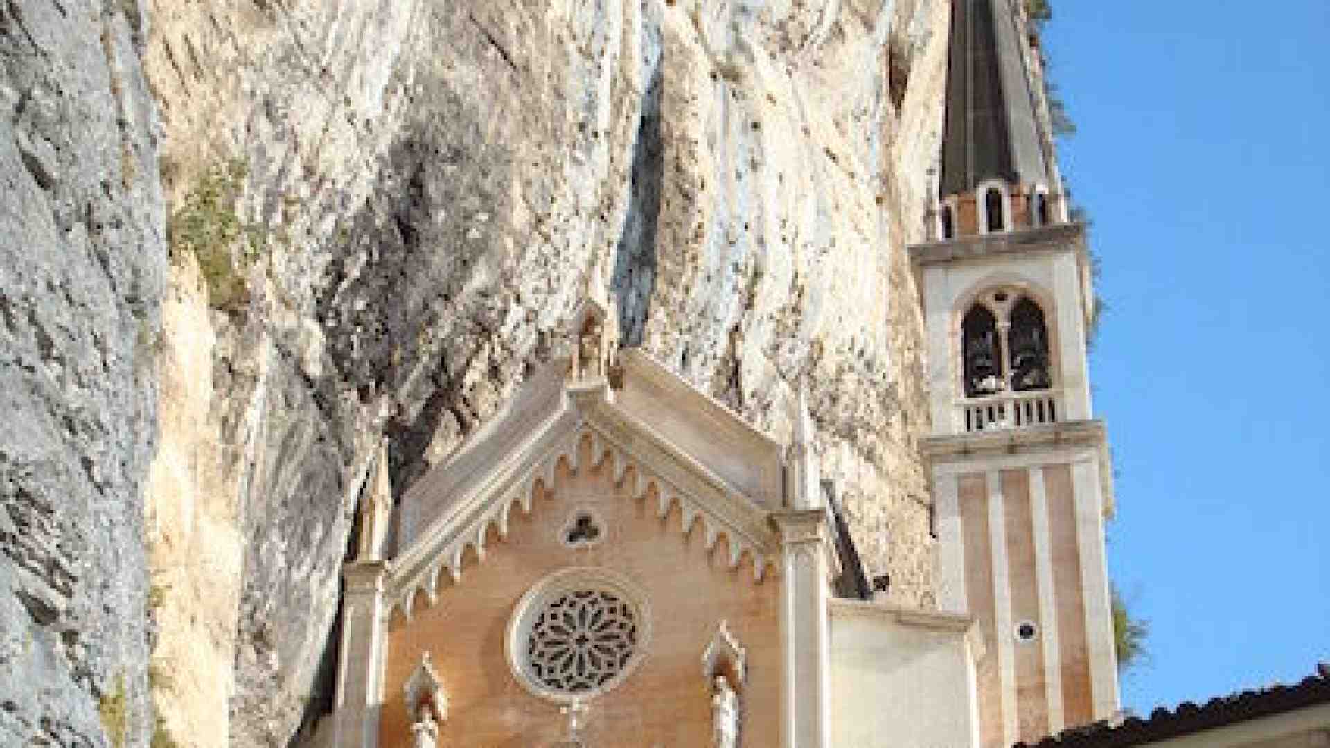Immagine di Madonna della Corona. Nuovi orari per il santuario