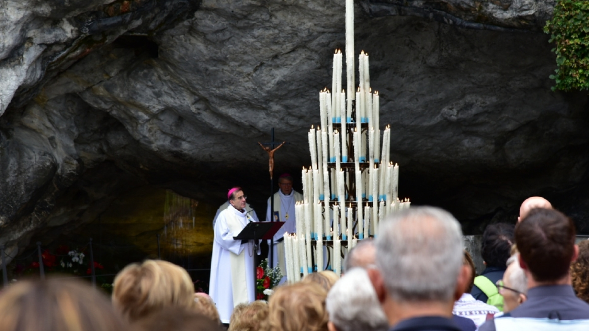 Immagine di Riapre (parzialmente) il Santuario di Lourdes