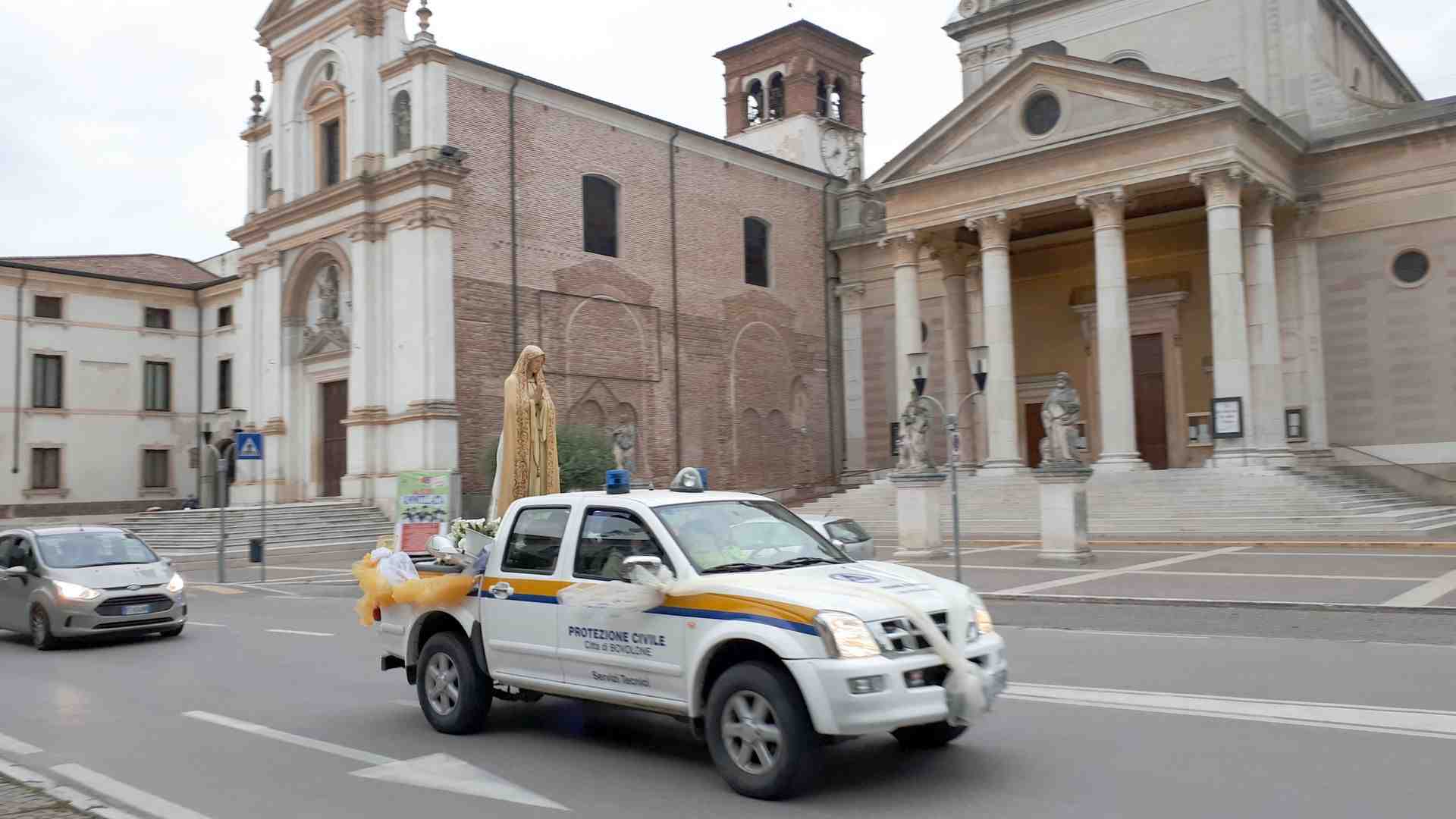 Immagine di Bovolone rinnova il voto con una processione originale