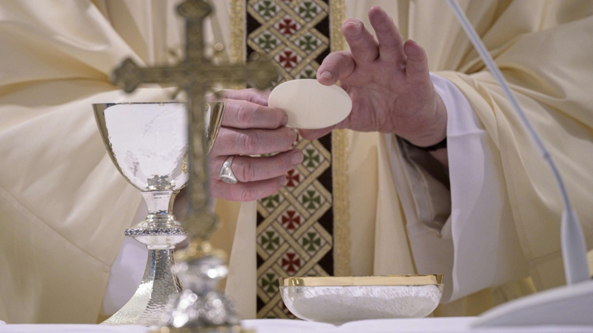 Immagine di Le Messe del Papa e dei vescovi in diretta tv e social domenica 17 maggio