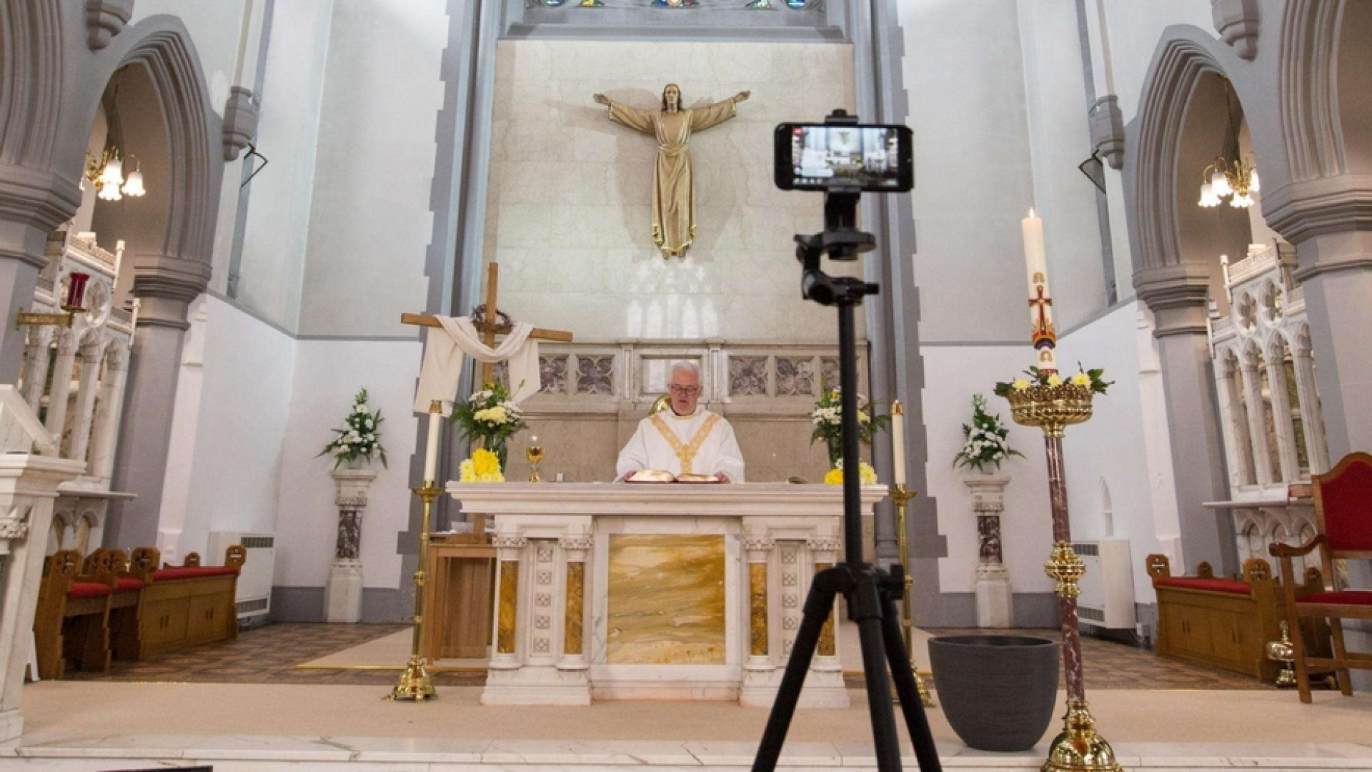 Immagine di Vescovi e giornalisti: Chiesa, idee nuove oltre la crisi