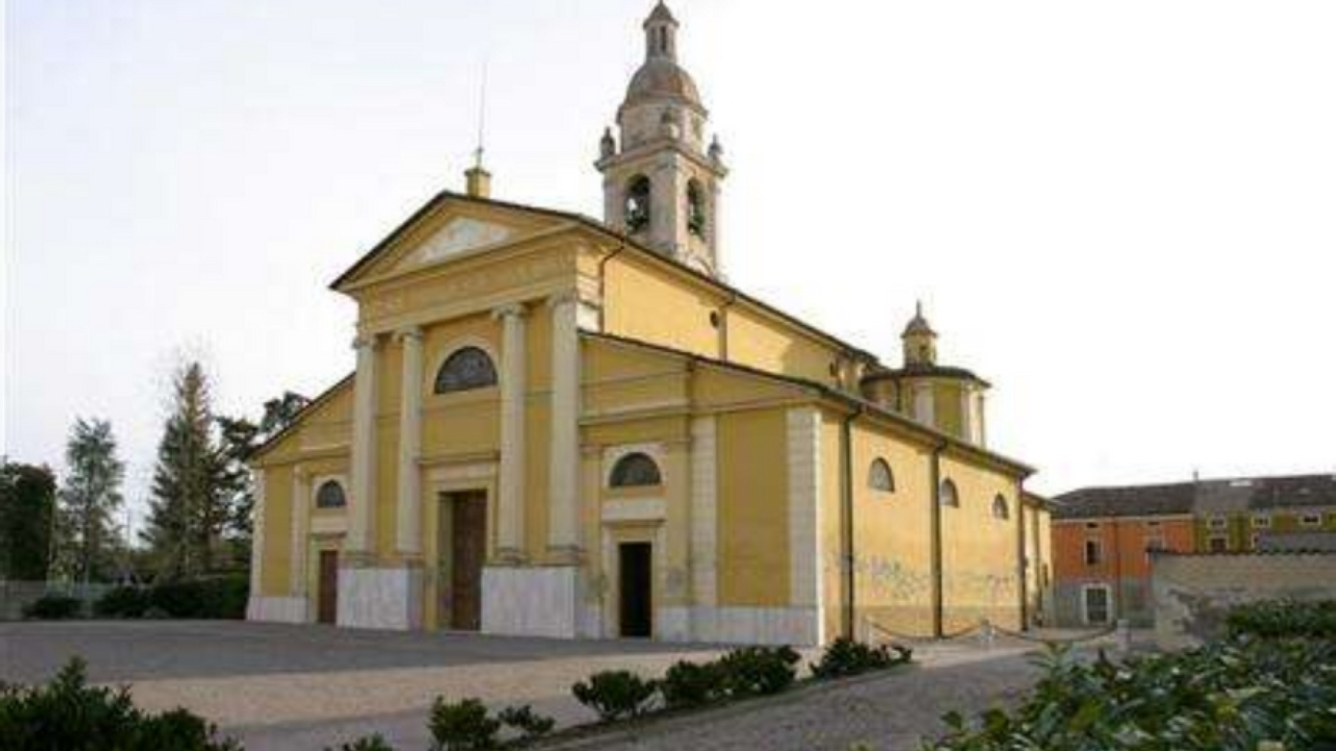 Immagine di Tre paesi e un'unica Messa. Così la liturgia «sicura» unisce le parrocchie