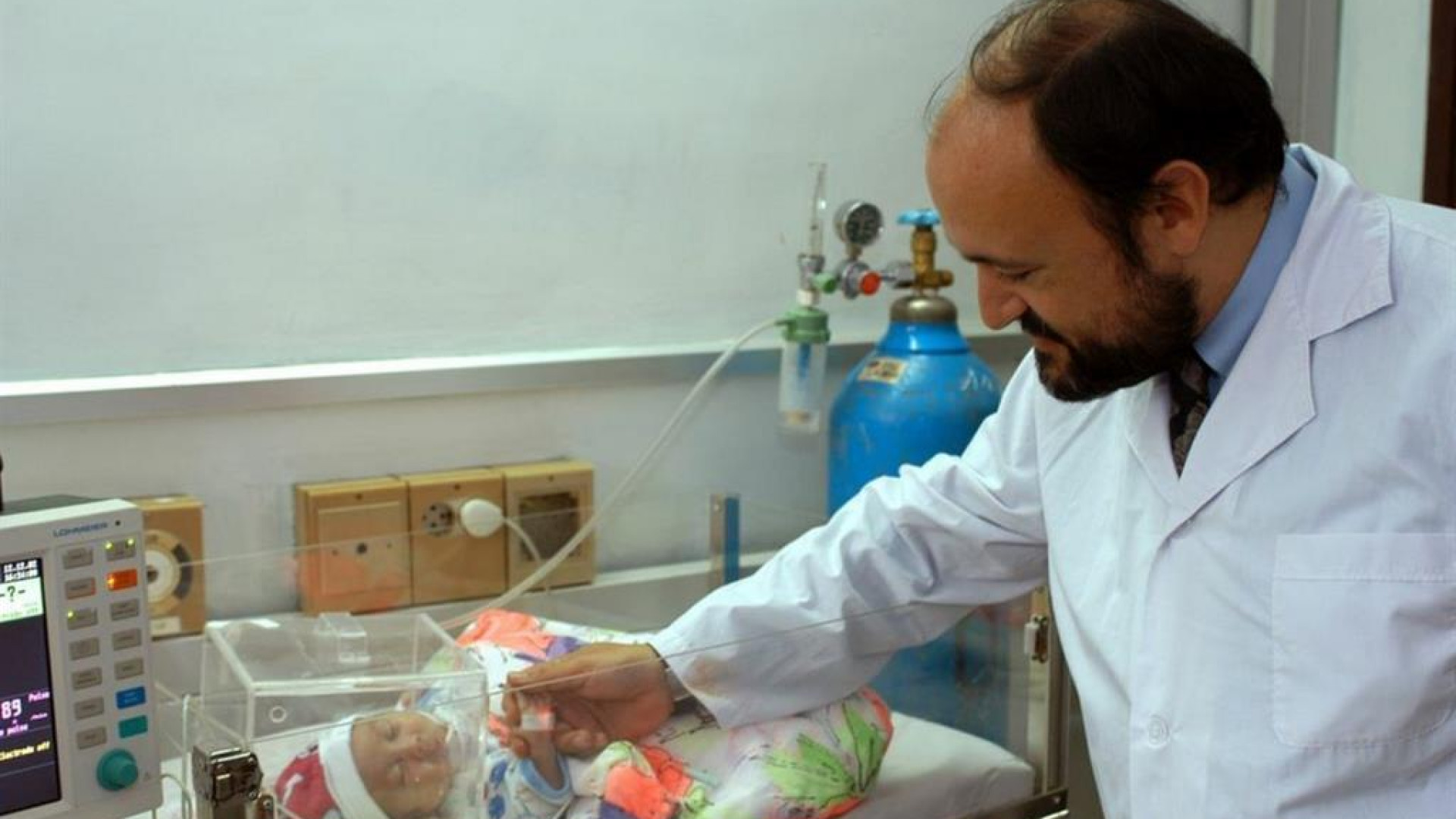 Immagine di Giusto celebrare i camici bianchi nel giorno della morte di Carlo Urbani