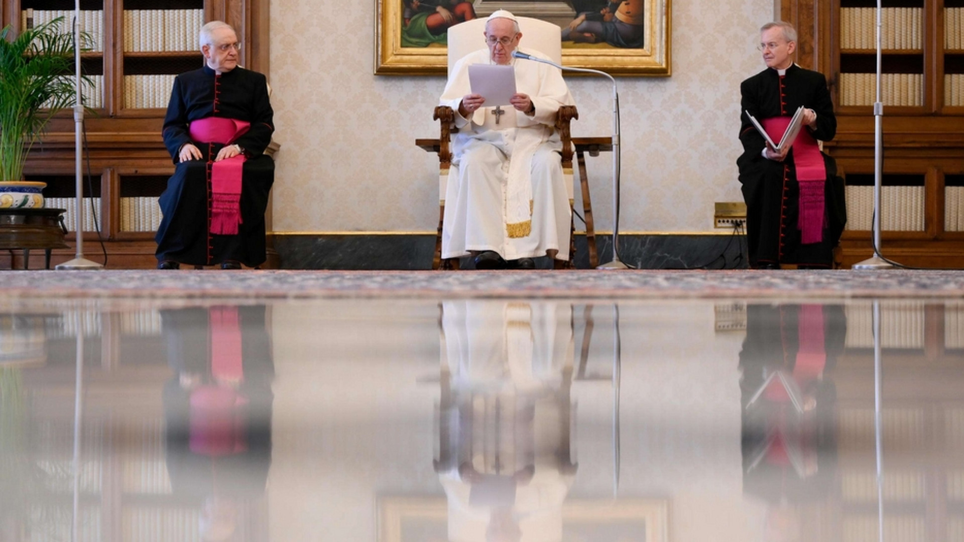 Immagine di Il Papa: insegniamo ai bimbi a fare il segno della Croce