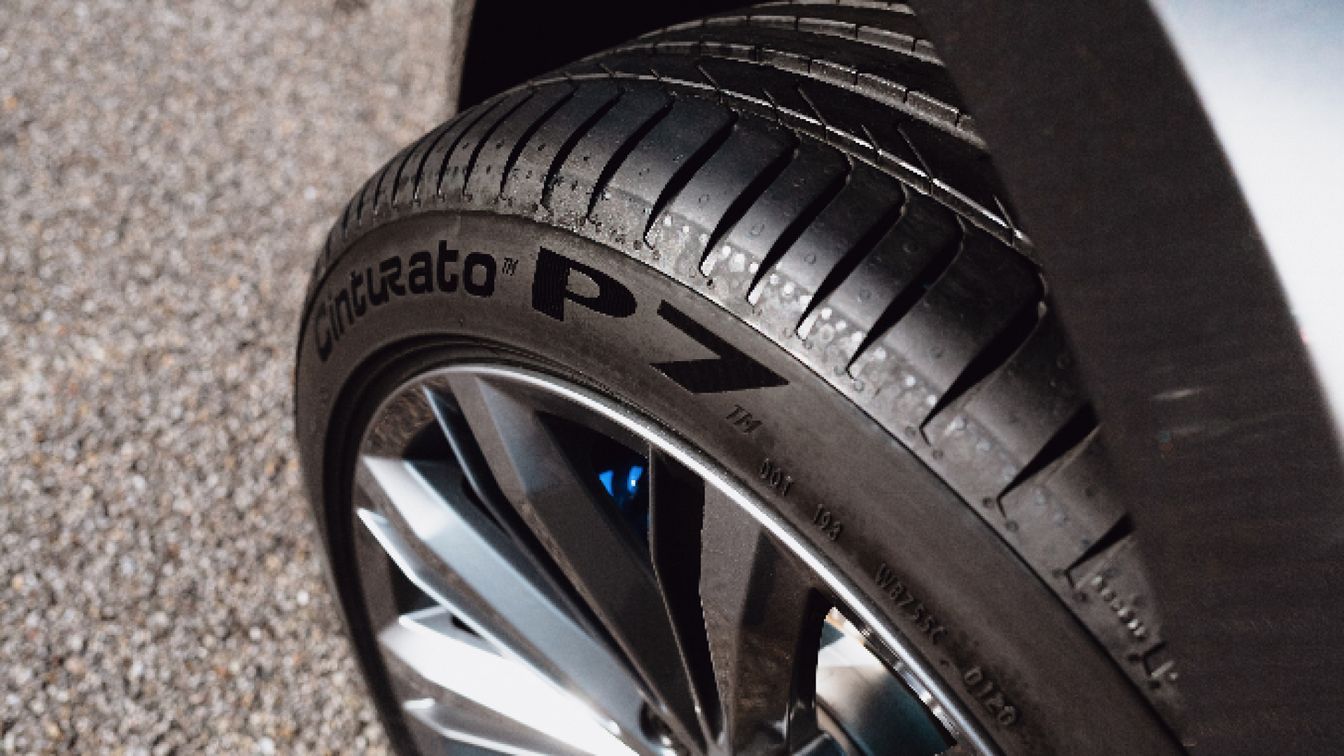 Immagine di Cinturato P7, Pirelli lancia il pneumatico "intelligente"