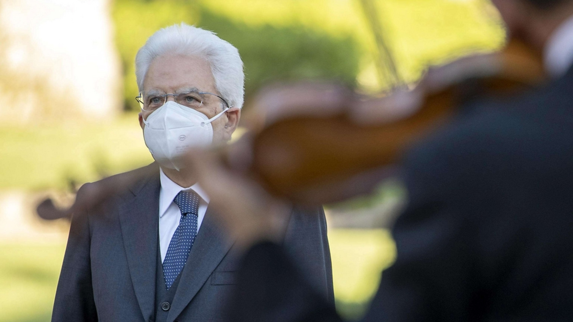 Immagine di Mattarella per il 2 giugno: fiero dell'Italia nel Covid, serve unità morale