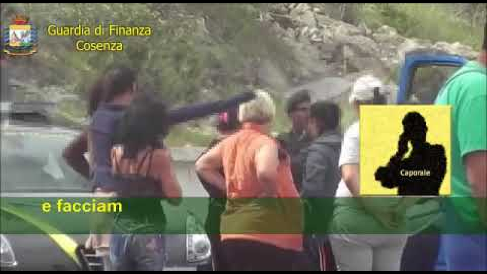 Immagine di Calabria, braccianti trattati come schiavi e chiamati "scimmie"