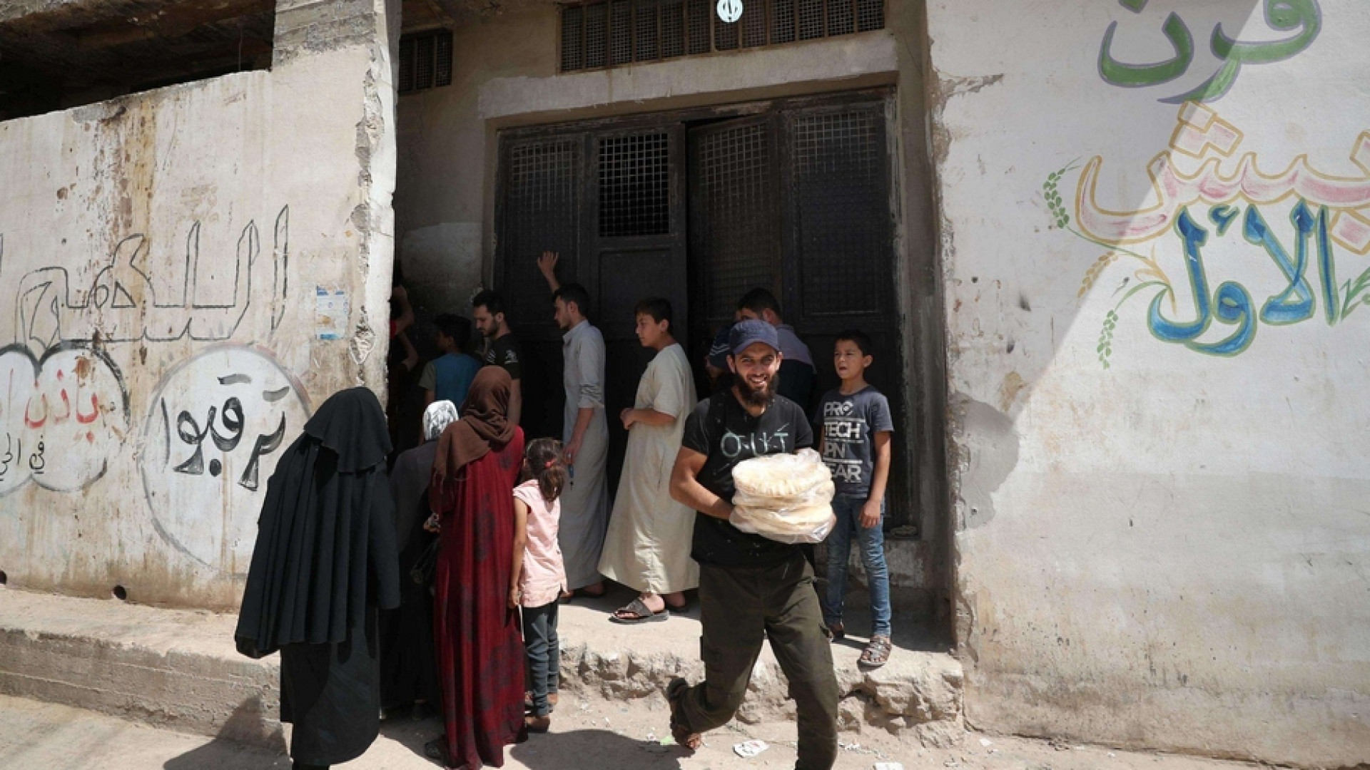 Immagine di La Siria, stremata da 9 anni di guerra, si ribella al virus della povertà