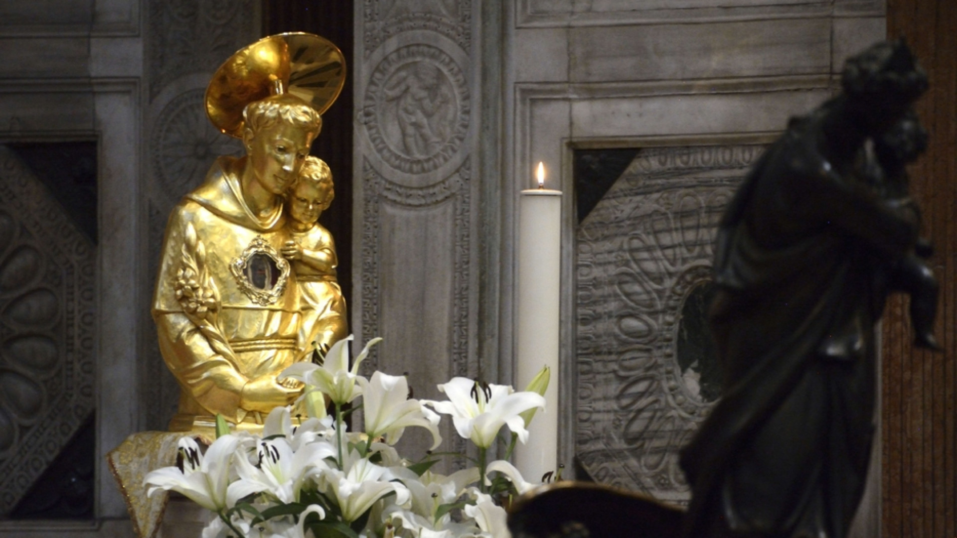 Immagine di Sant'Antonio, 800 anni da frate. E le reliquie sorvolano Vo'