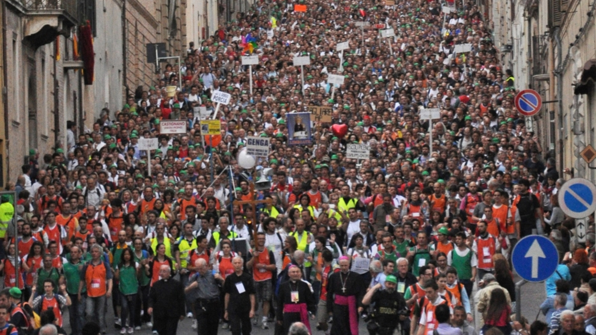 Immagine di Il pellegrinaggio Macerata-Loreto diventa veglia. Diretta alle 21 su Tv2000