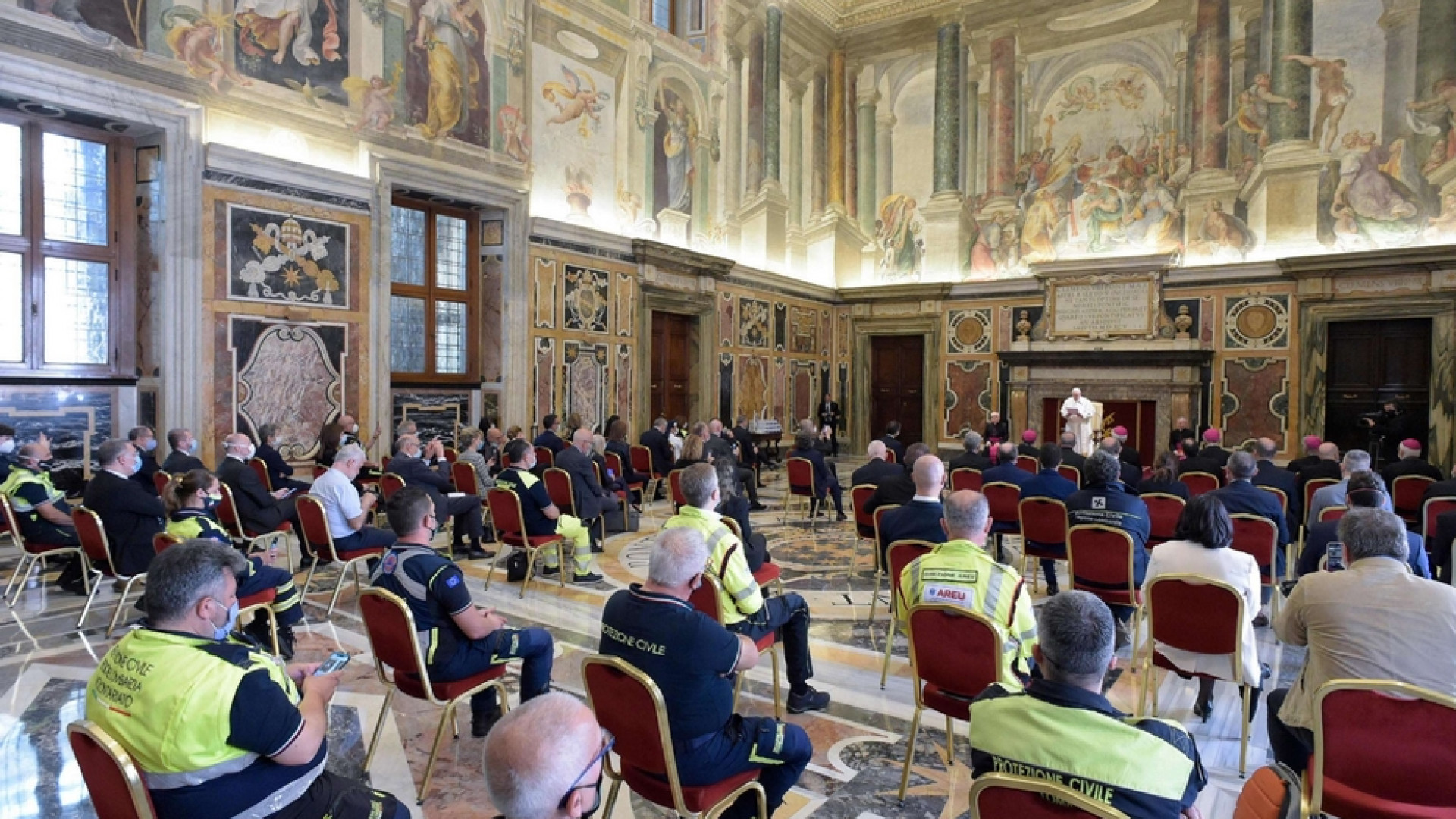 Immagine di Il Papa ai sanitari lombardi: siete una colonna portante dell'Italia