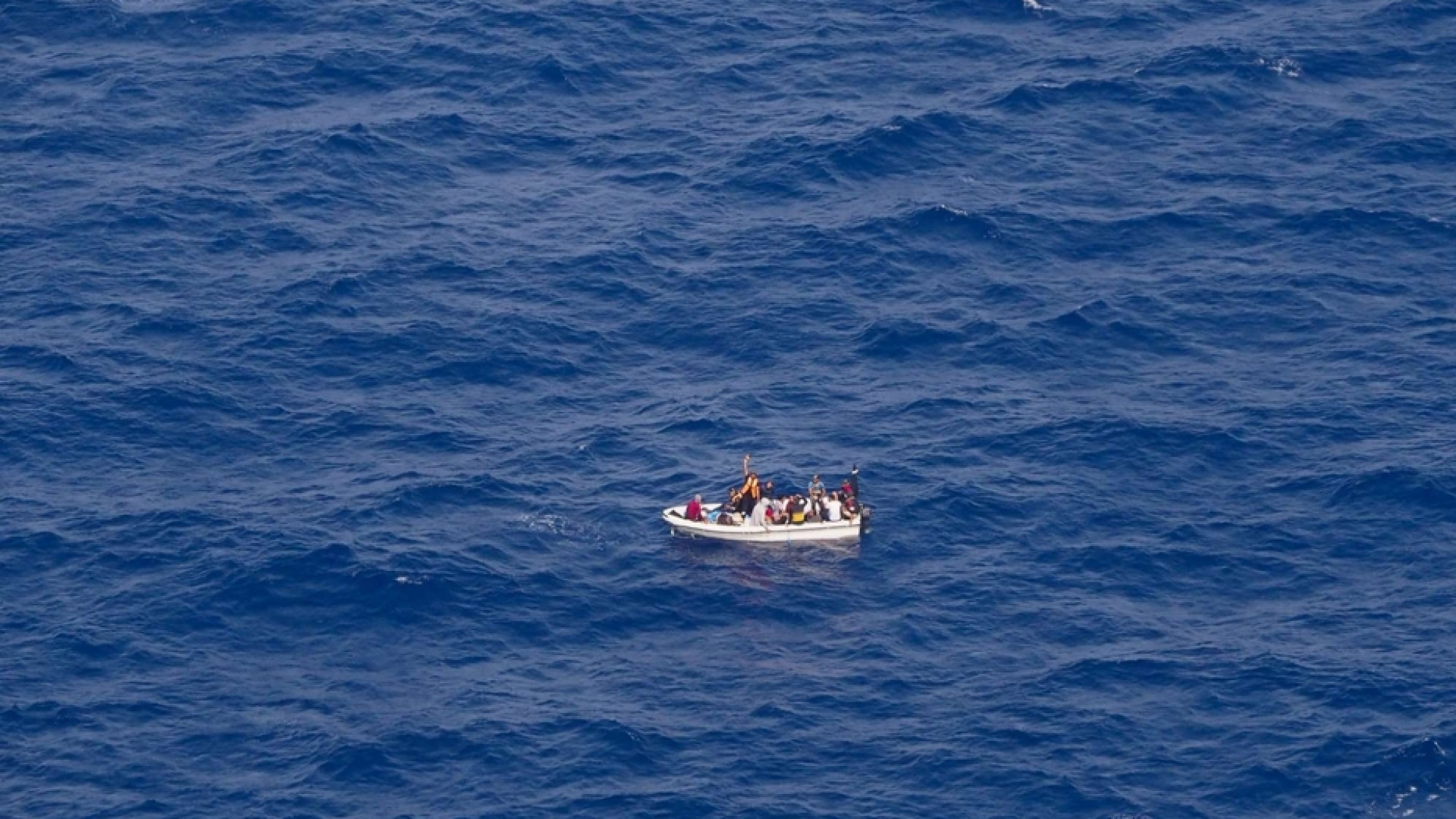 Immagine di Sea Watch 3 a Porto Empedocle: disimbarco per le 211 persone soccorse