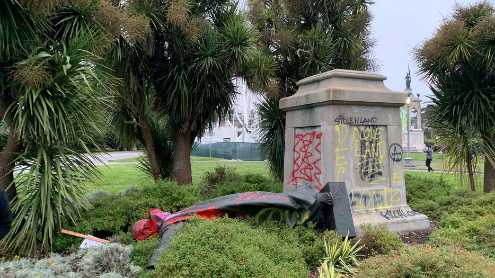 Immagine di Abbattuta la statua di san Junipero Serra a San Francisco