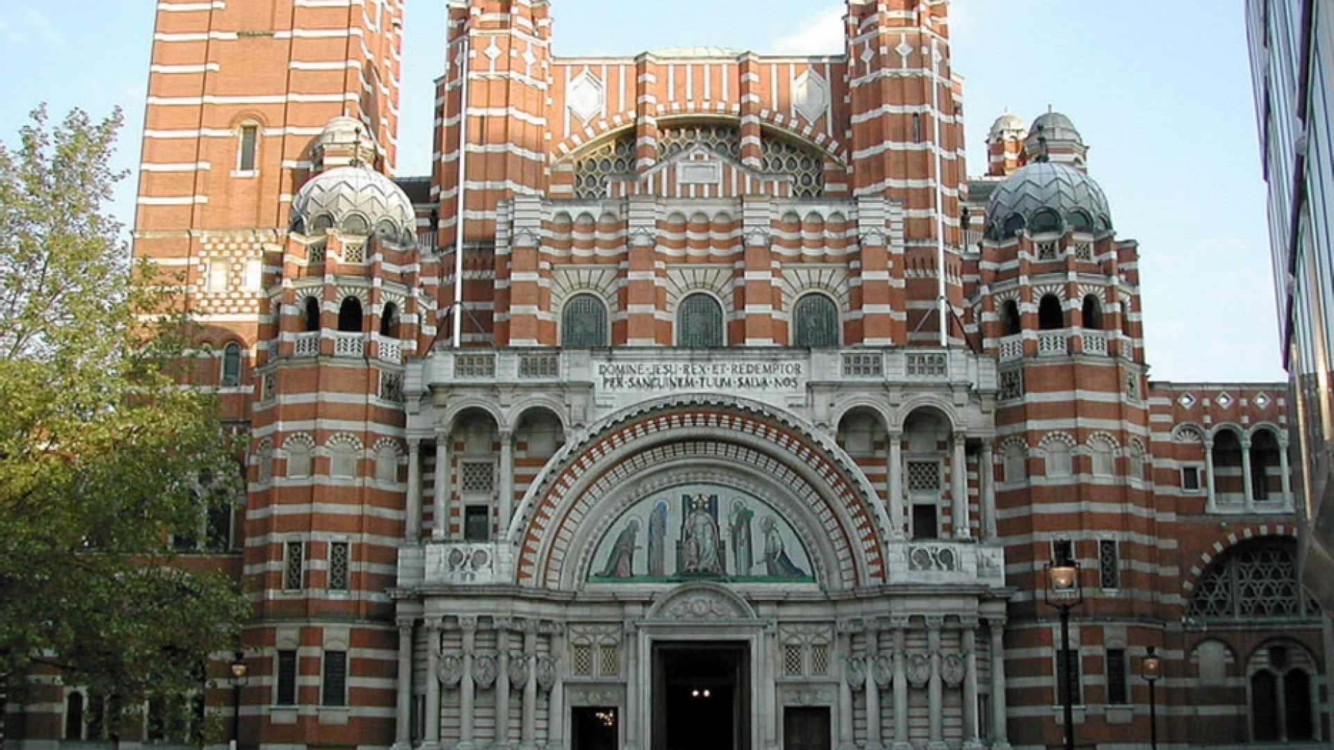 Immagine di Il governo inglese "riapre" le funzioni religiose
