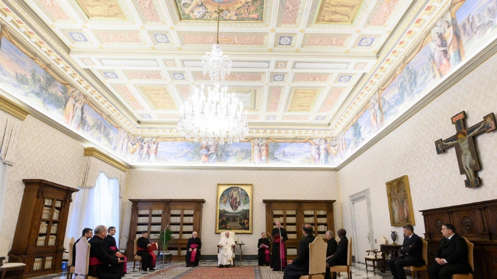 Immagine di Il Papa: la preghiera nobilita, ci lascia nelle uniche mani sicure