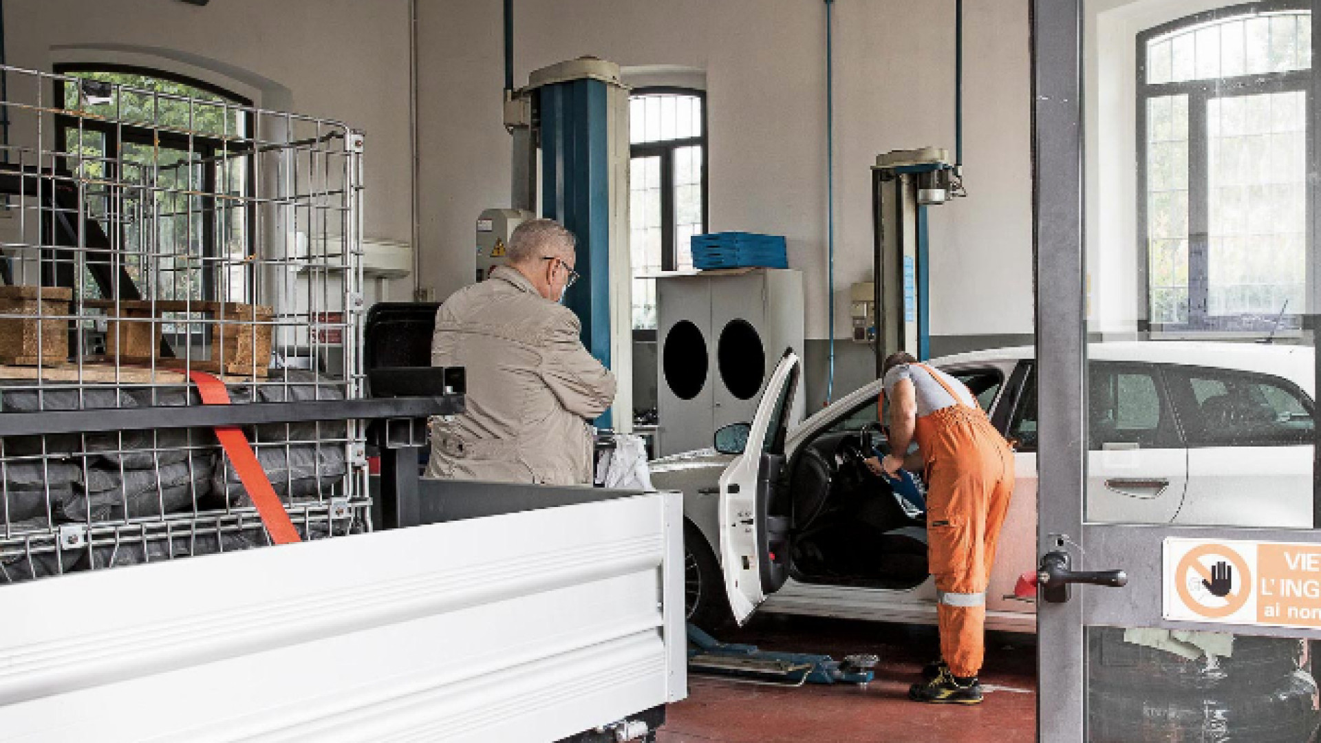 Immagine di Scandalo revisioni auto: «Certificazioni fasulle in un caso su tre»