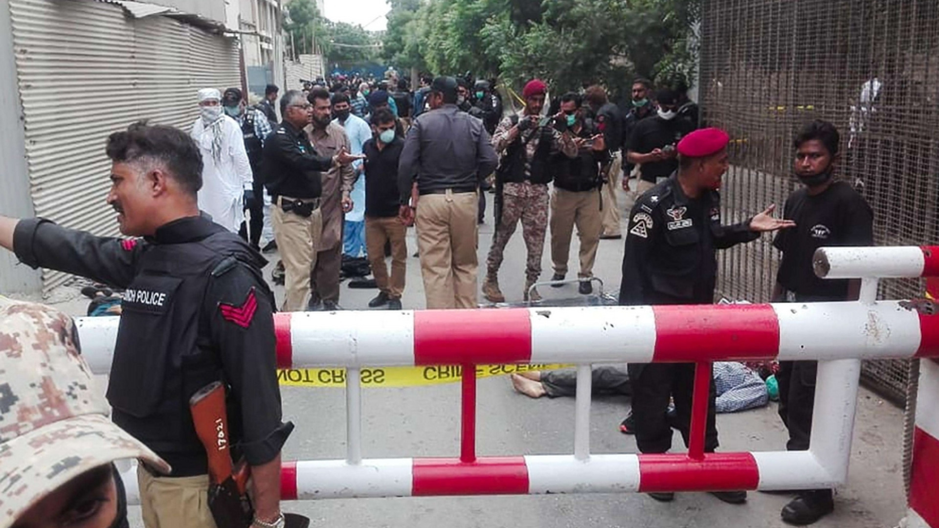 Immagine di Terroristi attaccano la Borsa di Karachi: dieci morti