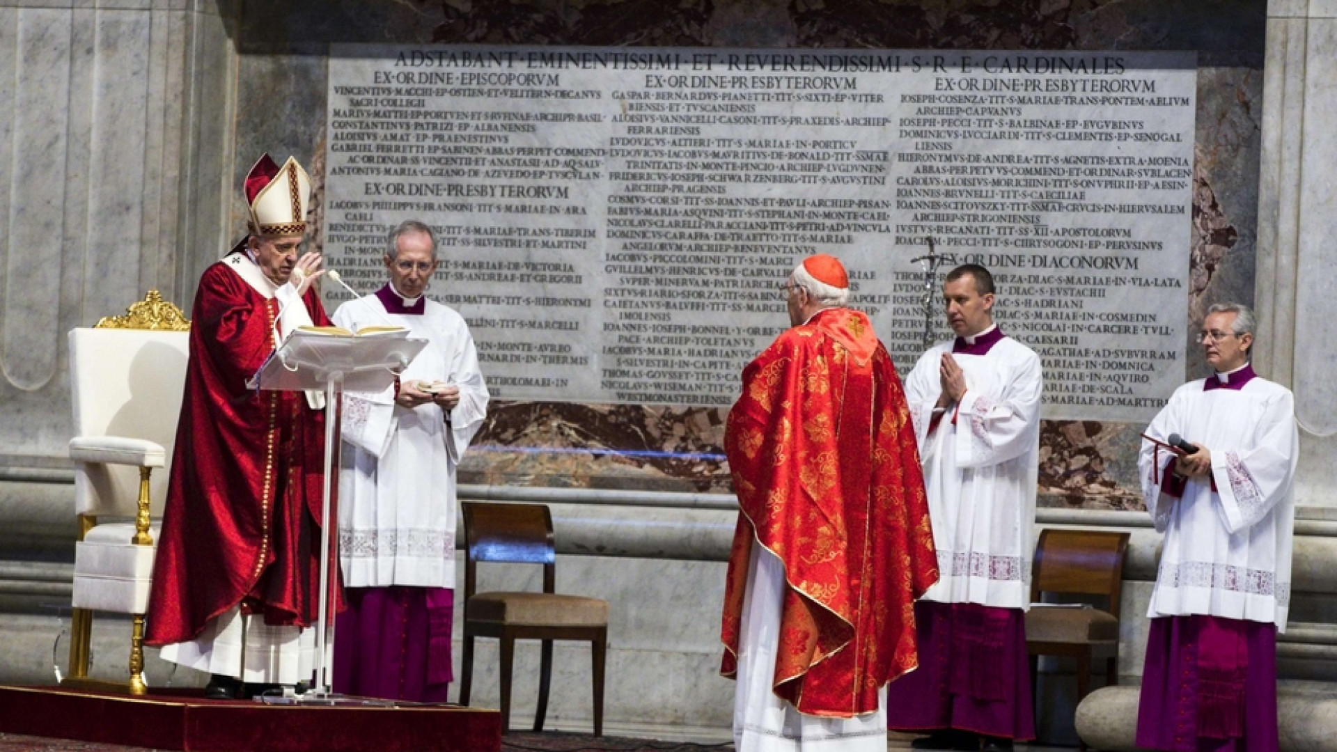 Immagine di Il Papa: «Inutile e noioso lamentarsi del mondo»