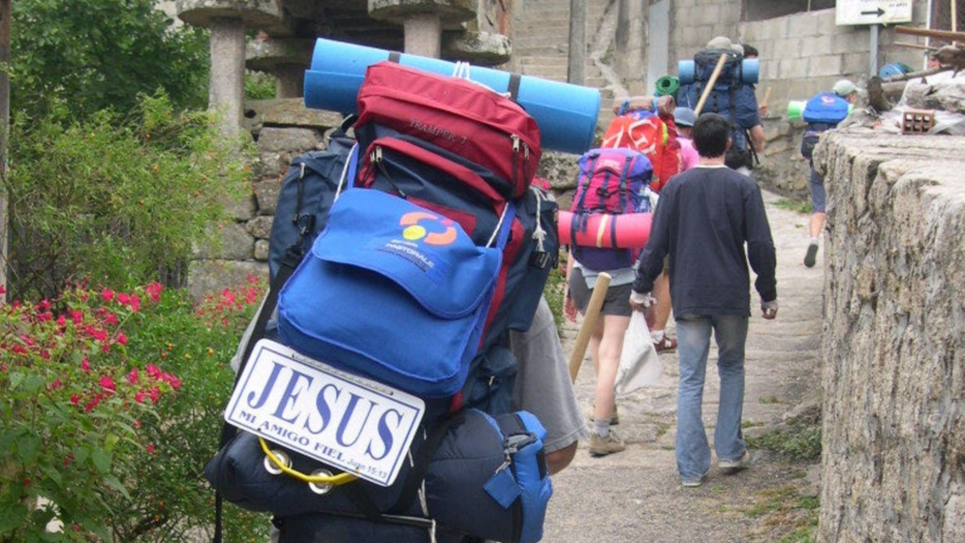 Immagine di Riapre il Cammino di Santiago, ecco come cambia lo zaino del pellegrino