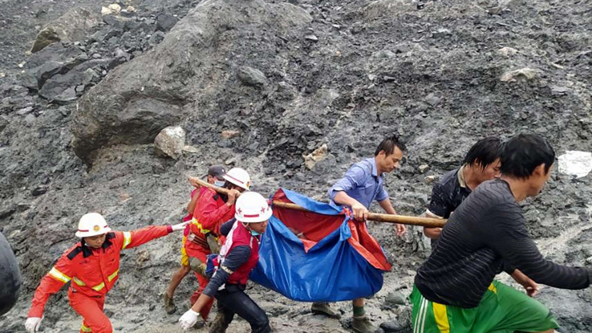 Immagine di Myanmar, frana in una miniera di giada: oltre 160 morti