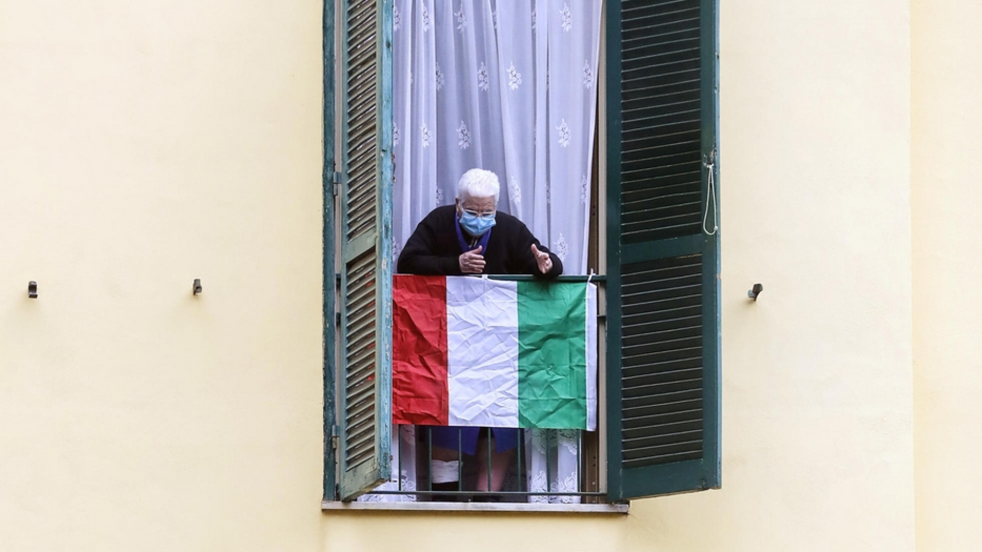 Immagine di Gli italiani e il Covid: il 43% ha pregato, c'è voglia di famiglia