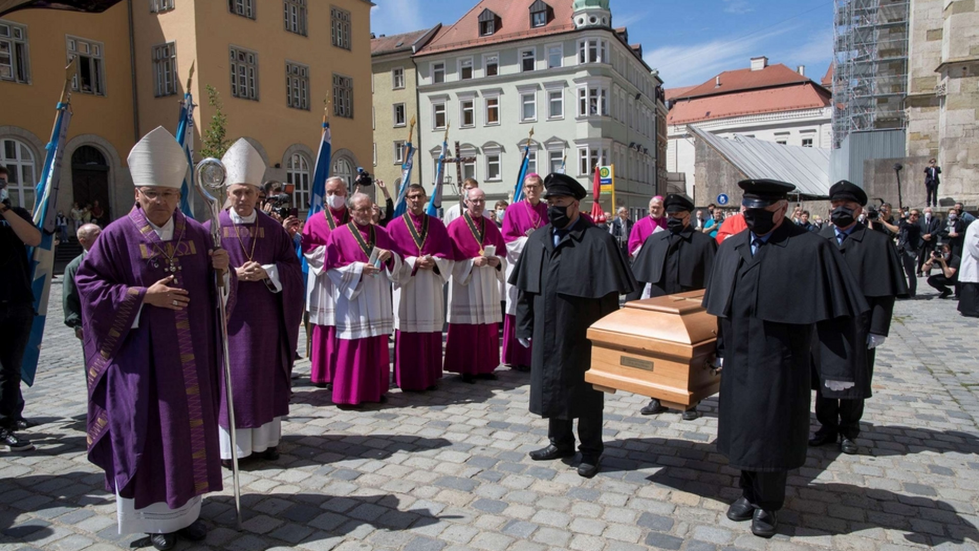 Immagine di La lettera di Benedetto XVI ai funerali del fratello Georg: staremo insieme